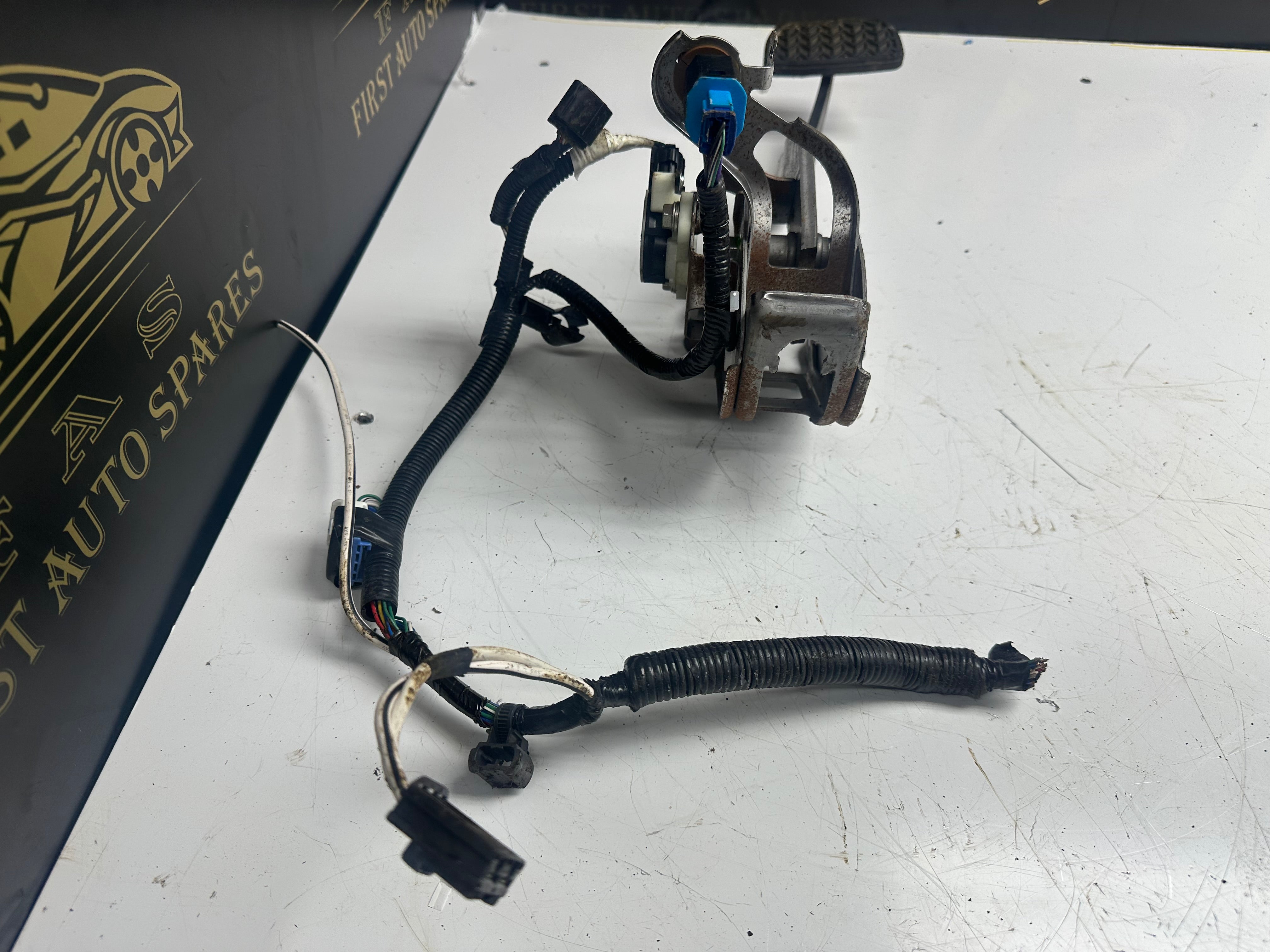 Toyota Yaris Hybrid Brake Pedal (89510-33020) (47121-52010)