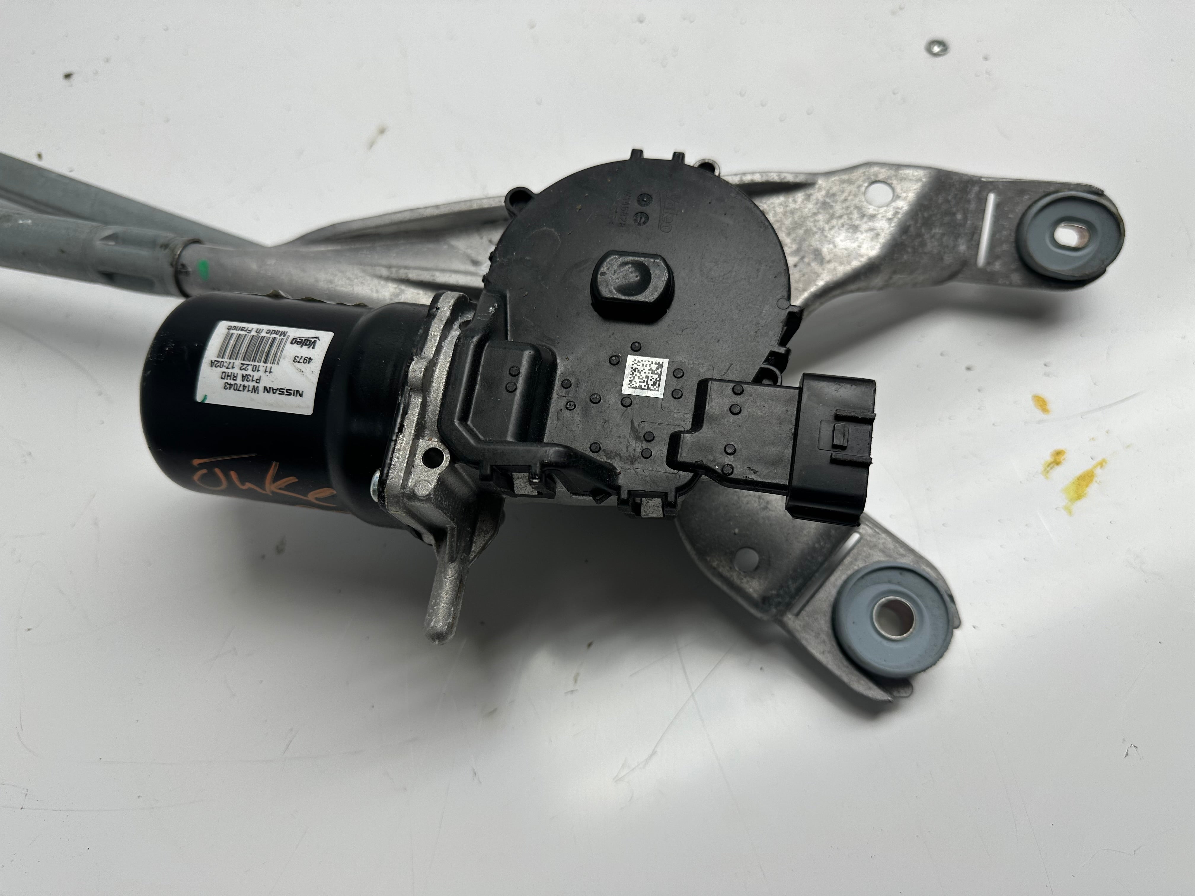 Nissan Juke F16 Front Wiper Motor & Linkage (288006PA0A W147043)