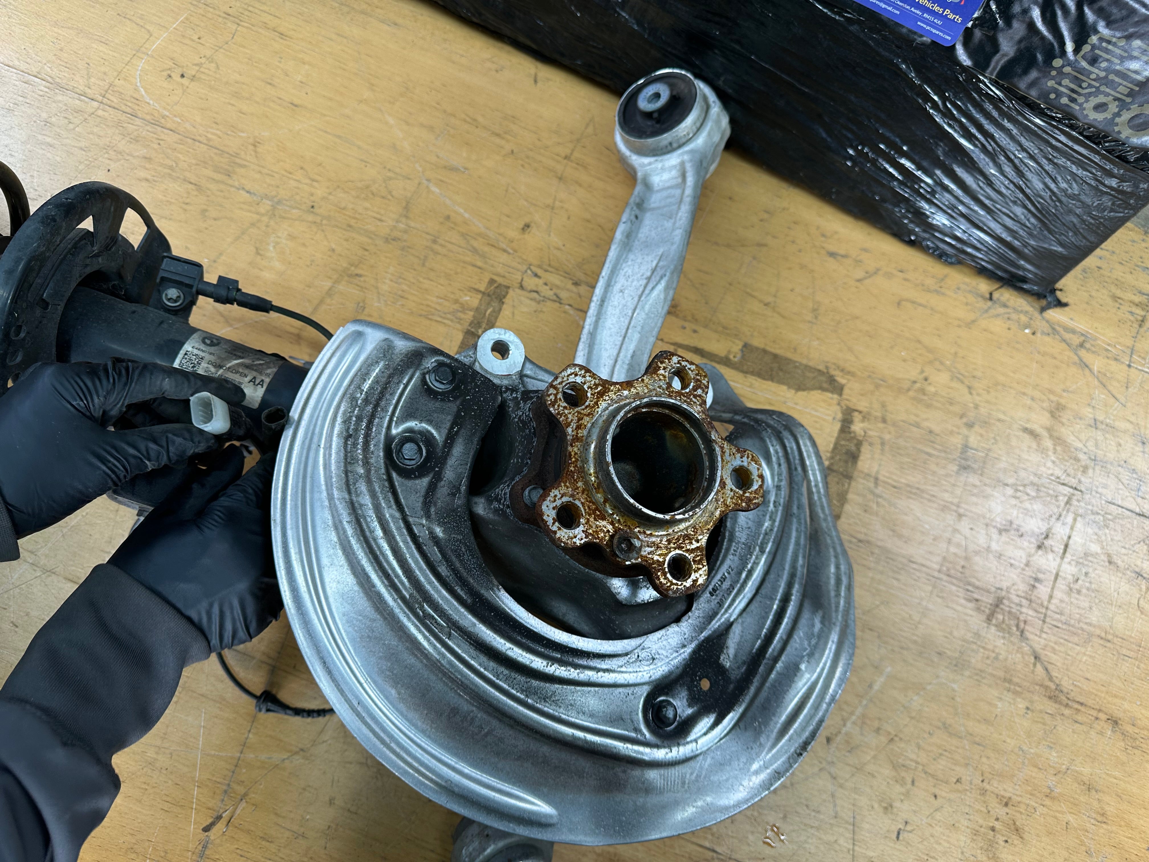 BMW 3 2019–24 Left Side Front Suspension Leg Complete M Sport (6891169 / 10817611)