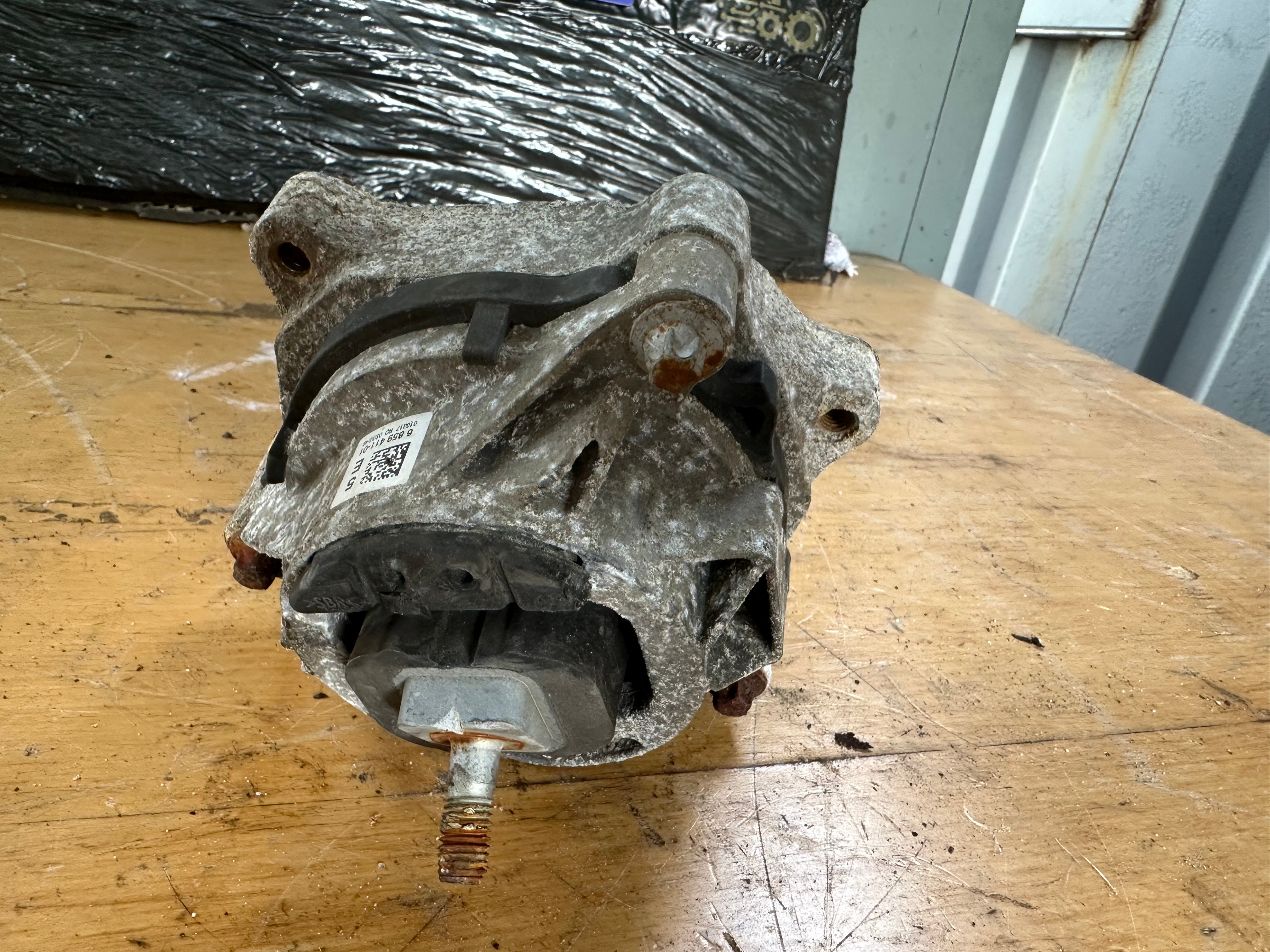 BMW 1, 3, 4 Series Left Engine Mount (6859411-01)