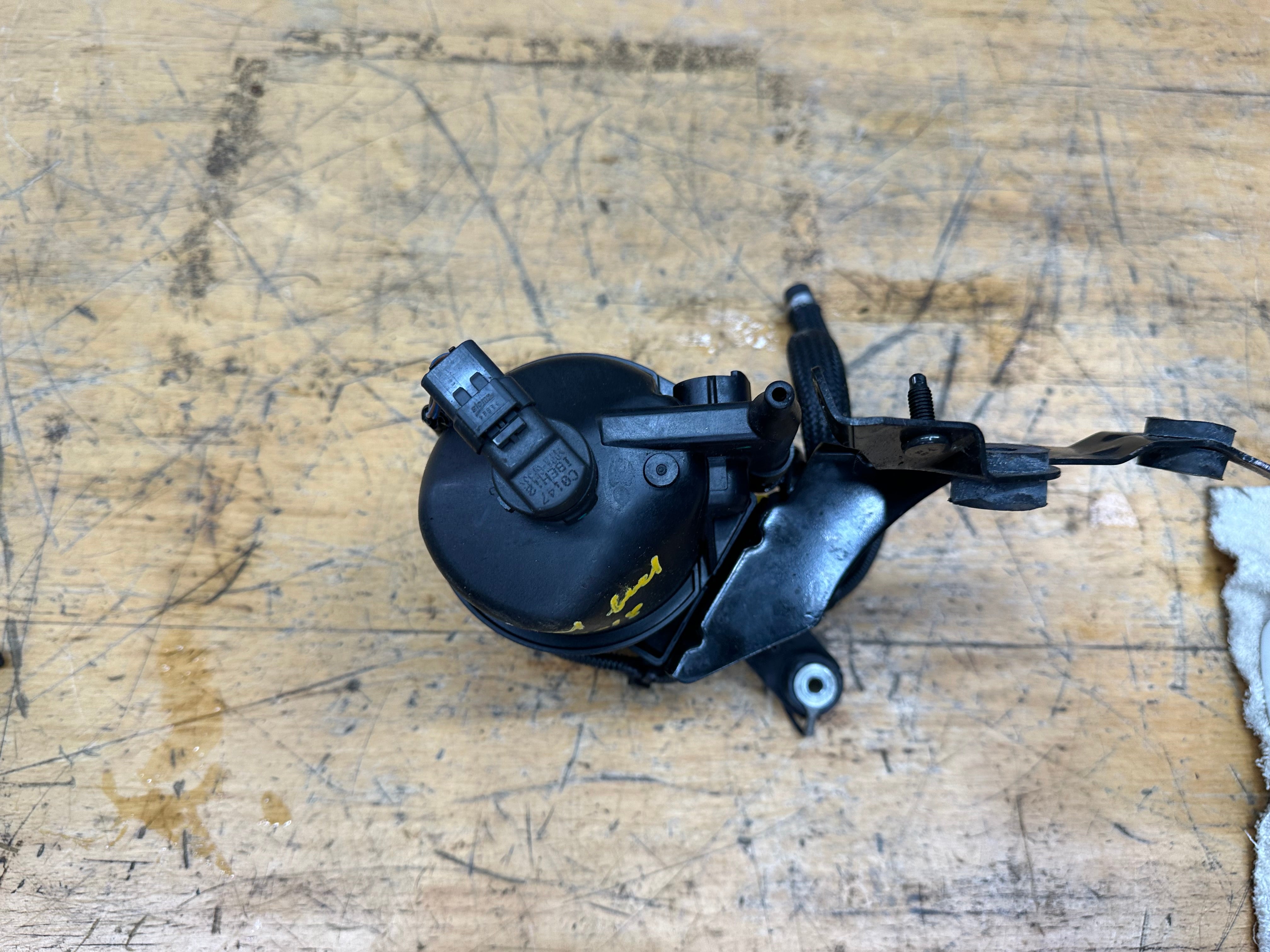 Jaguar F-Pace X761 2017–2021 2.0 Fuel Filter Housing (GX73-9D202-AE)