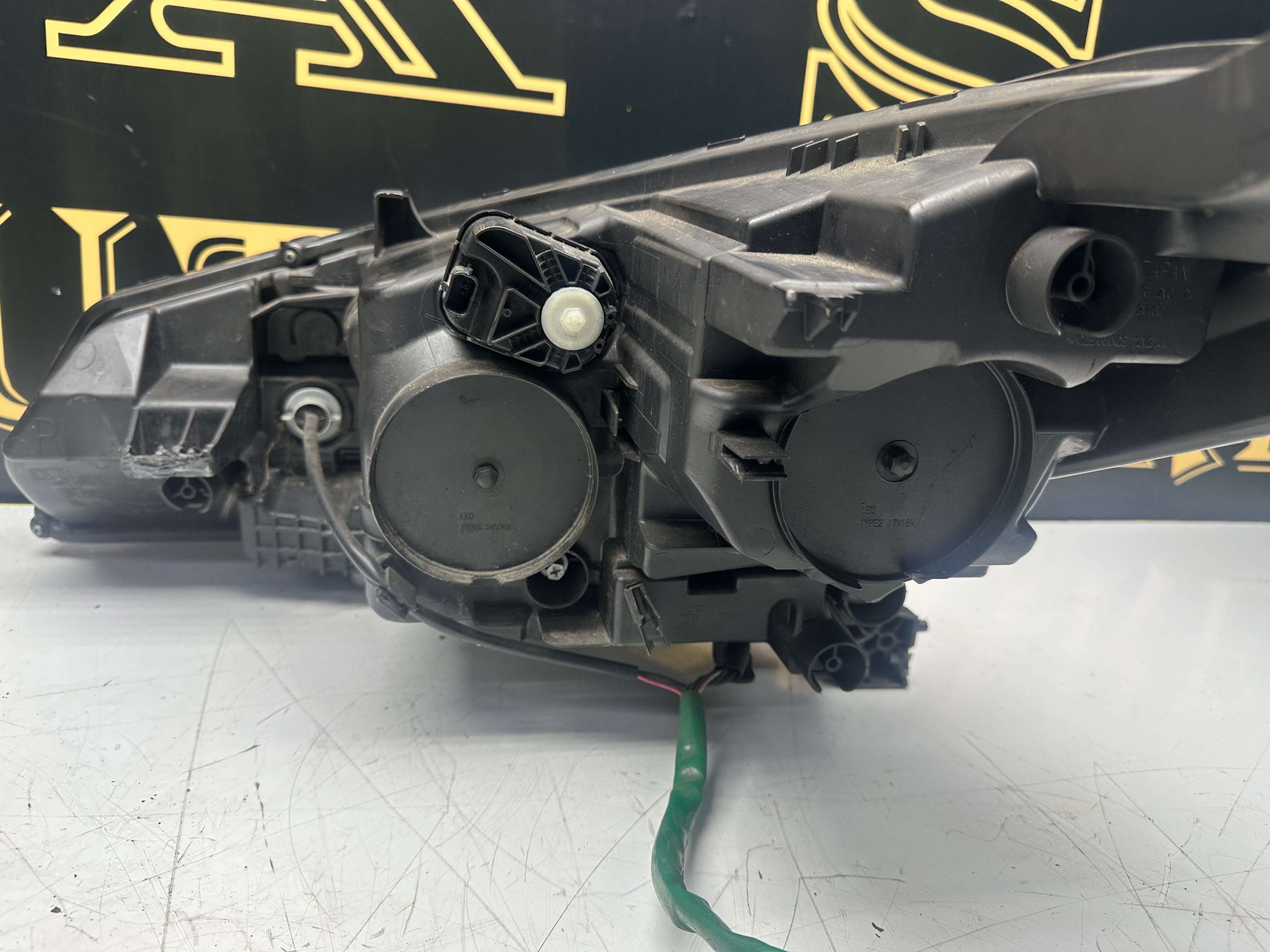 Nissan Leaf MK2 2018 Right Headlight (26010 5SJ5A)