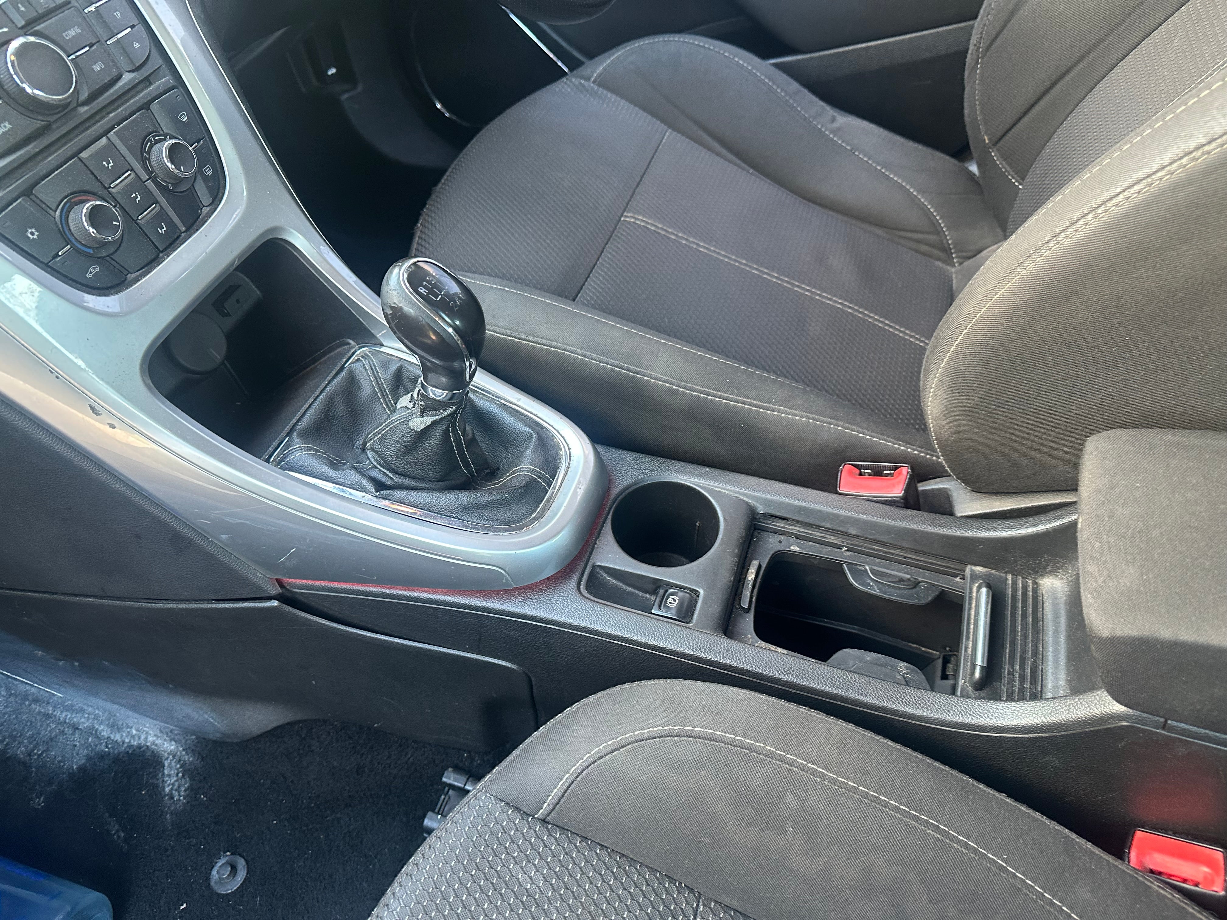 Vauxhall Astra SRi CDTi 2010 For Parts or Full Vehicle Sale (Price For A Wheel Nut Only)