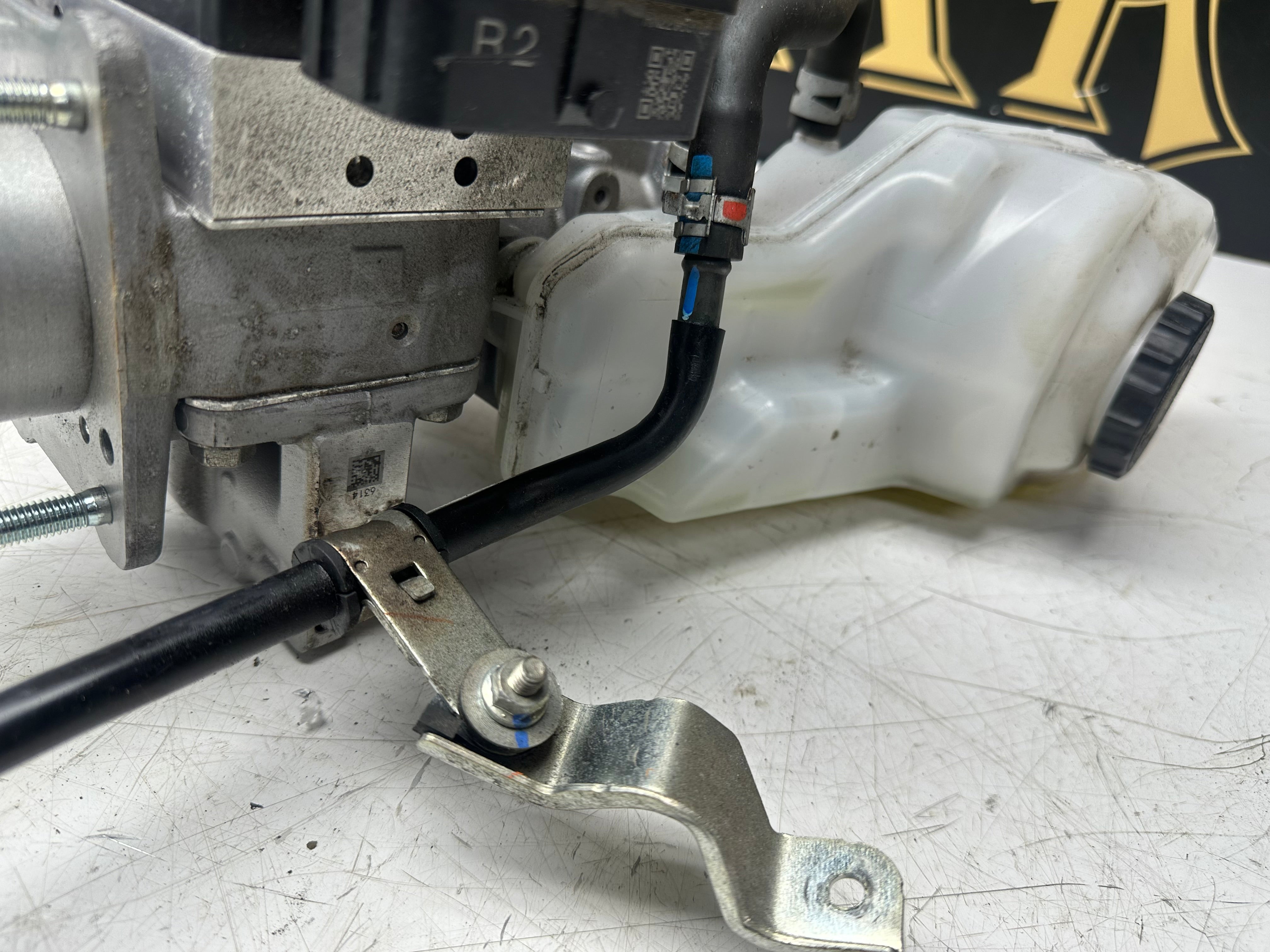 Toyota C-HR 2017 1.8 Hybrid Brake Master Cylinder Servo Booster (47210-10070)
