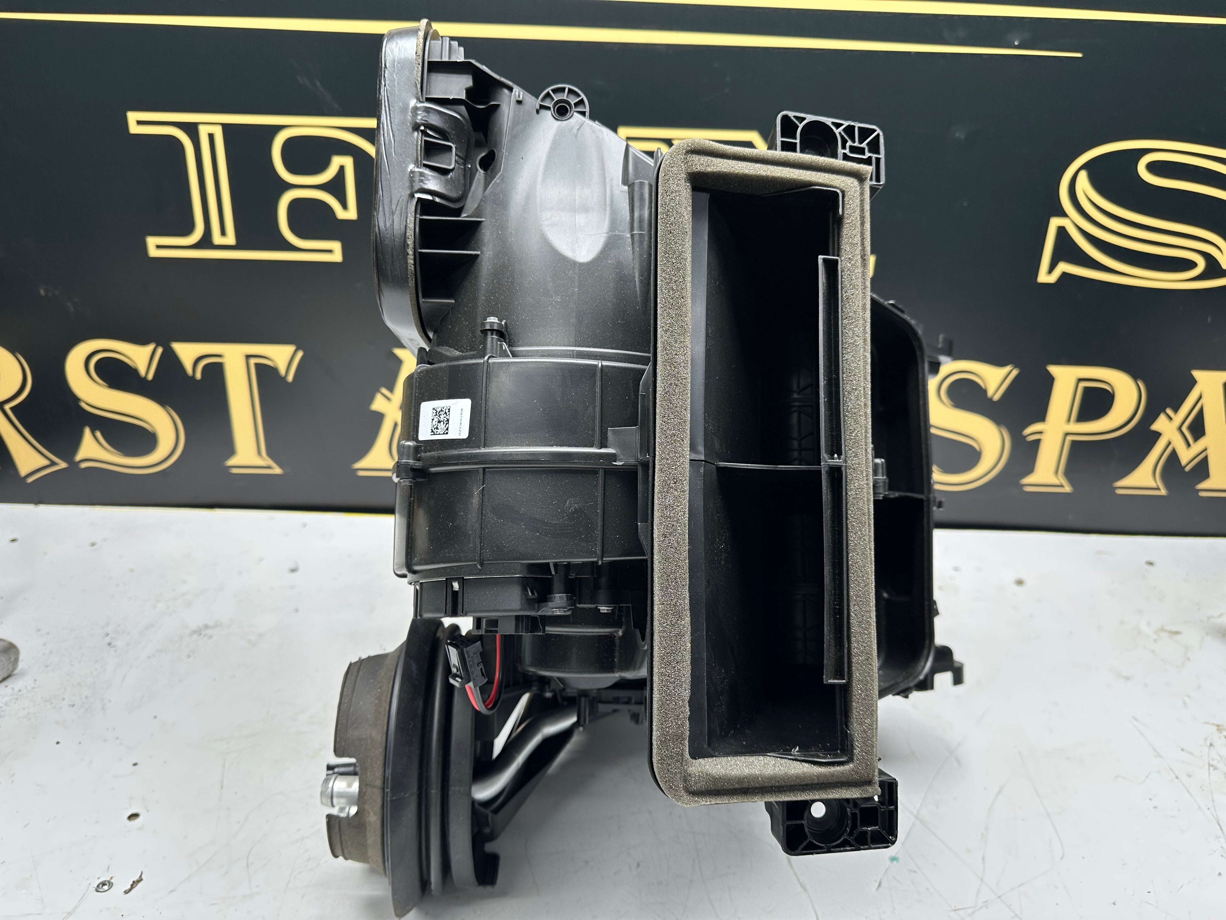 BMW i3 / i3S Heater Matrix & Blower Motor Fan Assembly (9383124-08) (225270 10)