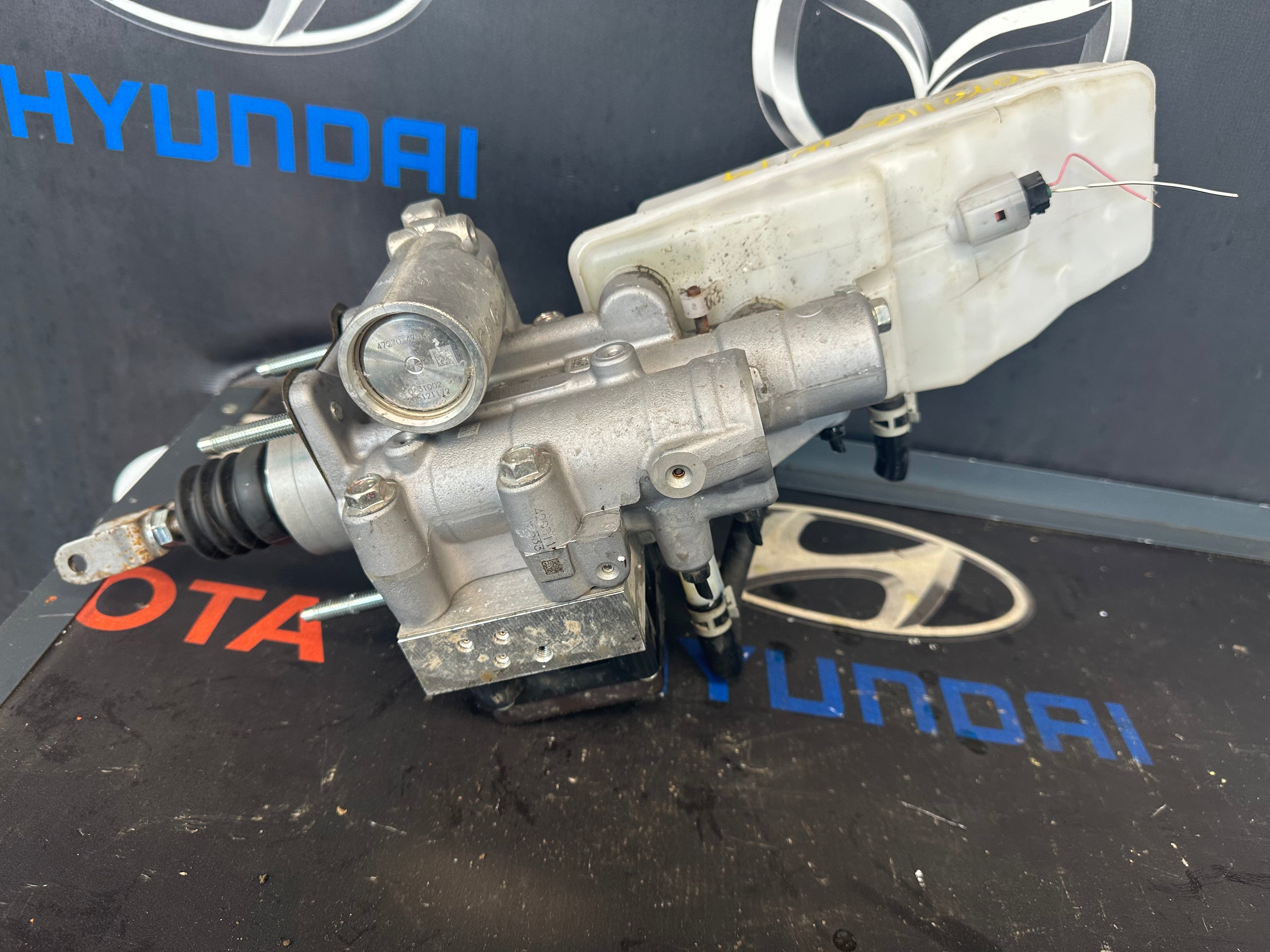 Toyota Corolla 2.0 Hybrid Petrol ABS Pump & Master Cylinder (47210-12511)