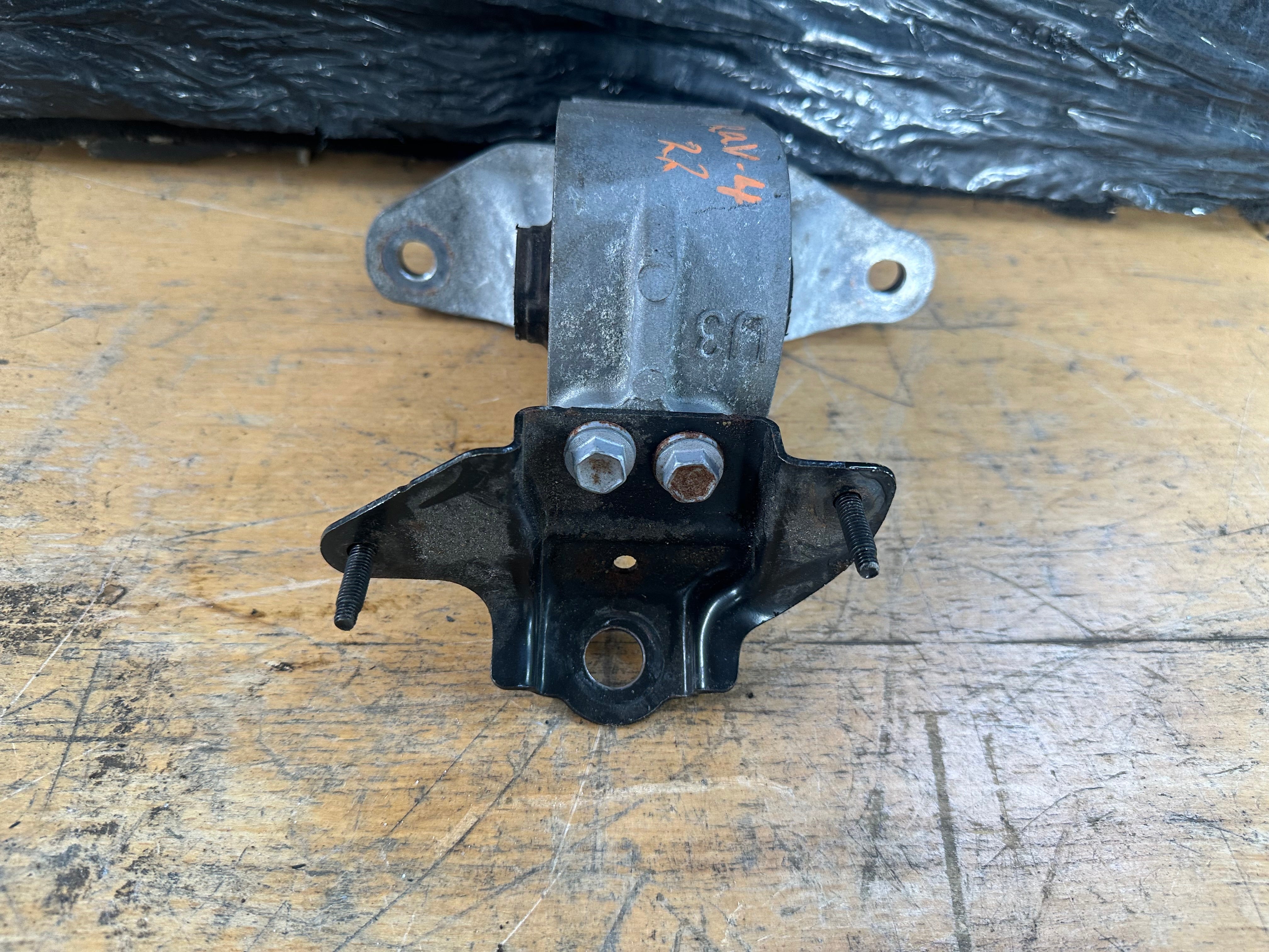 Toyota RAV4 Dynamic 2018–2022 2.5 Hybrid Left N/S Passenger Engine Mount