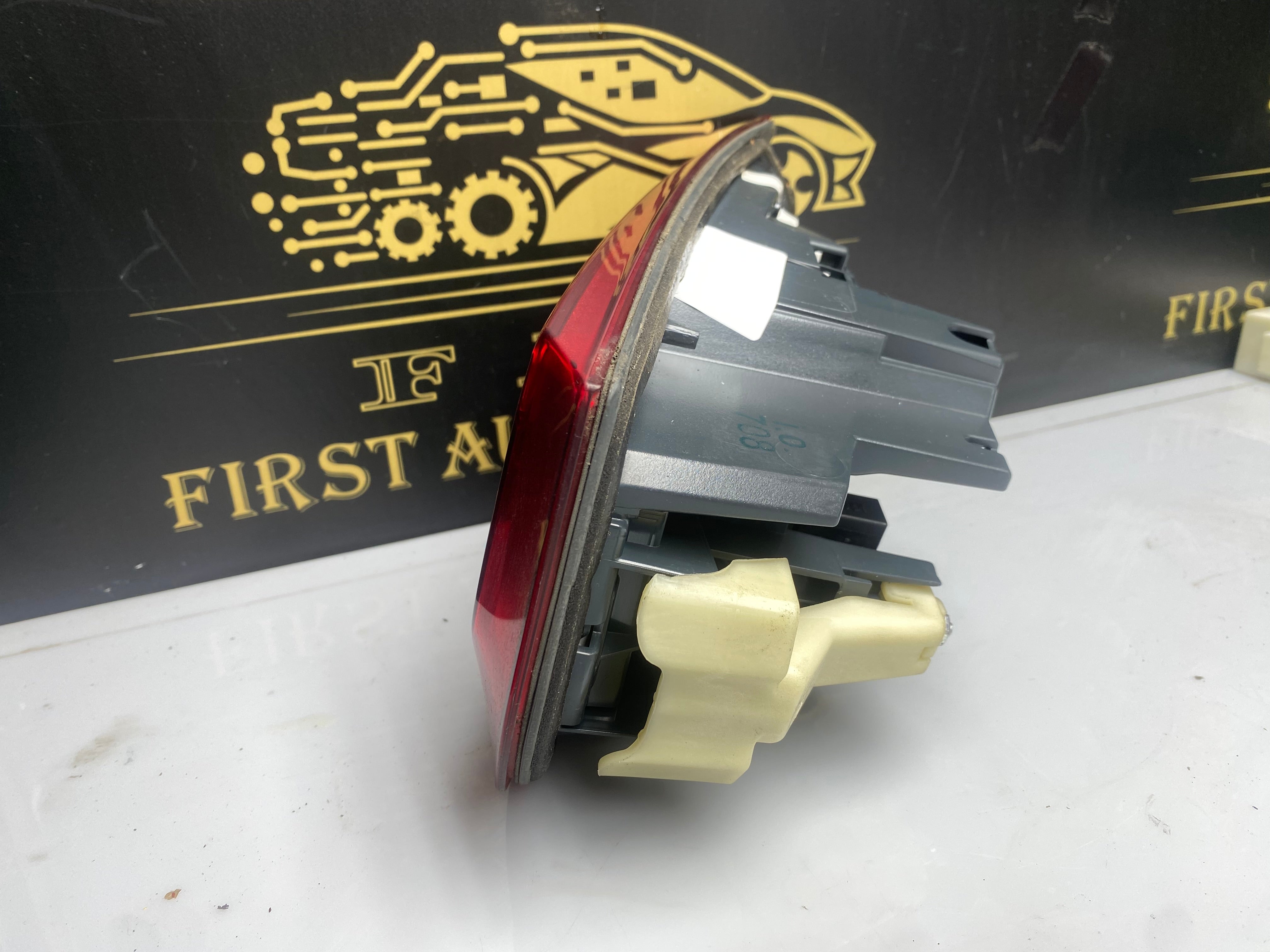 BMW 3 Series F30 LCI Passenger Side Rear Inner Tail Light – 2015–2018 (H7736911907)