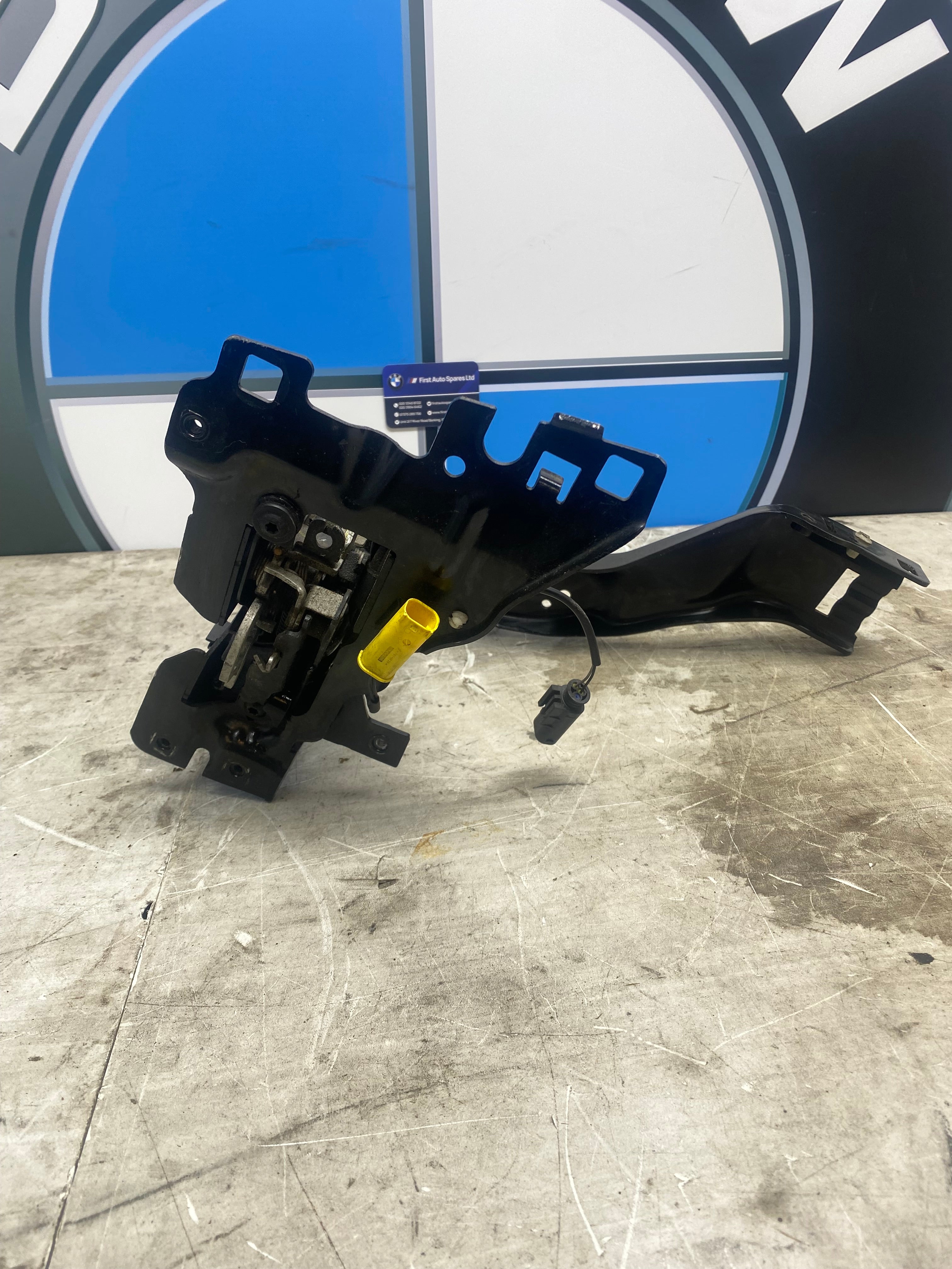 BMW 5 & 6 Series F10 / F06 Headlight Mounting Bracket with Lock