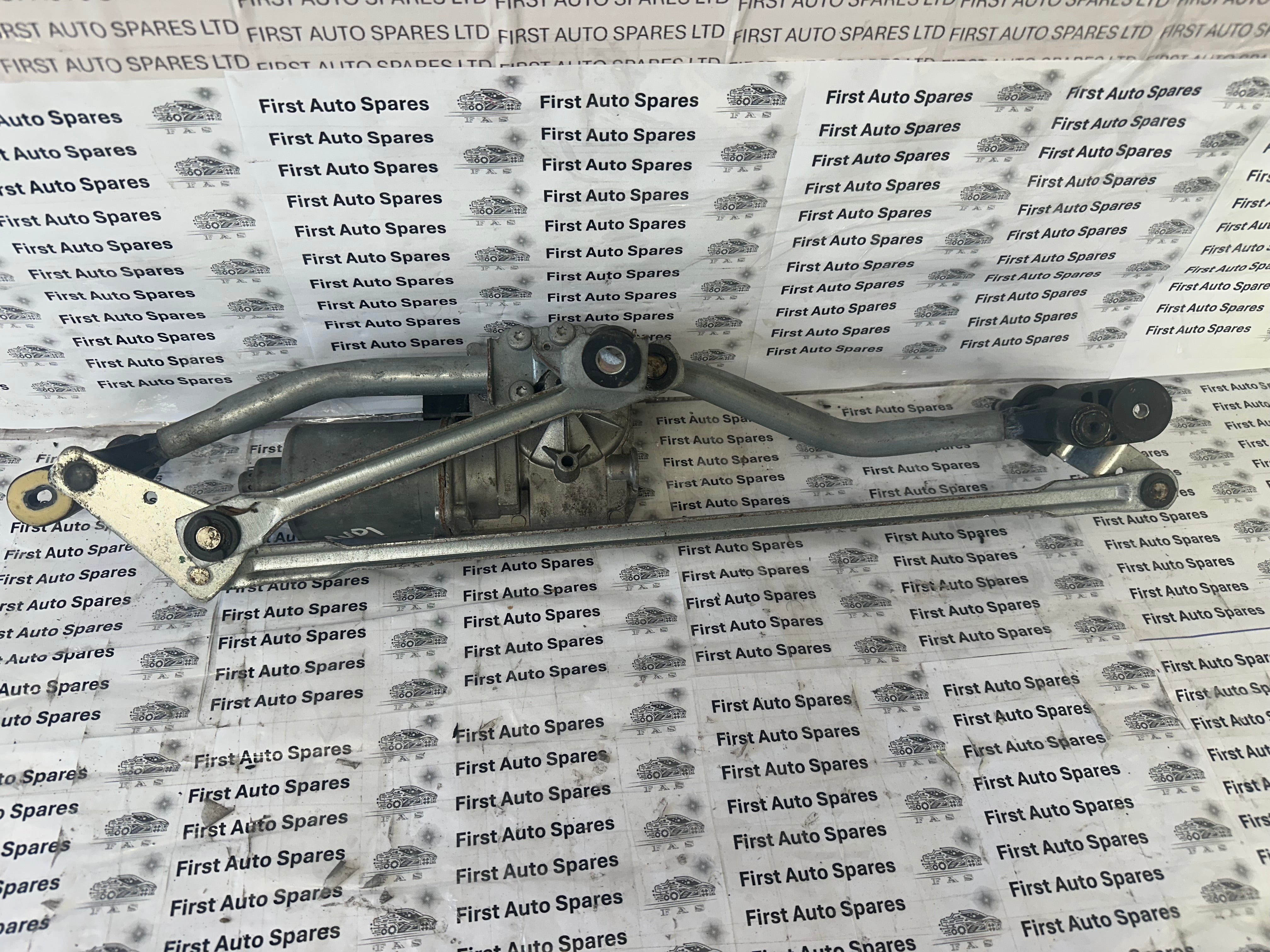 Audi A4 B8 Front Windscreen Wiper Motor & Linkage (8K2955119A)