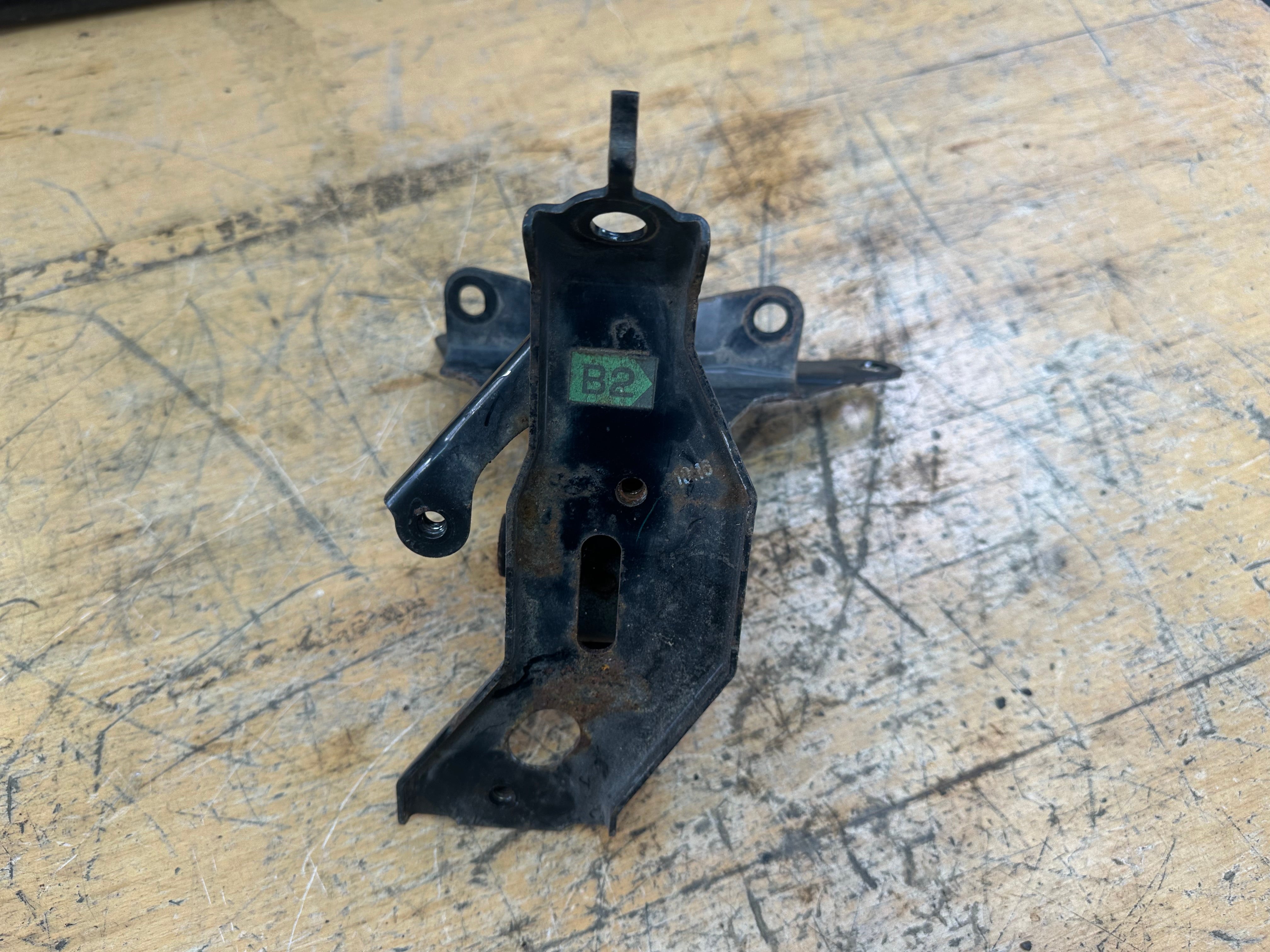 Toyota Yaris 2012-2017 Mk3 Passenger Left Front Engine Mount