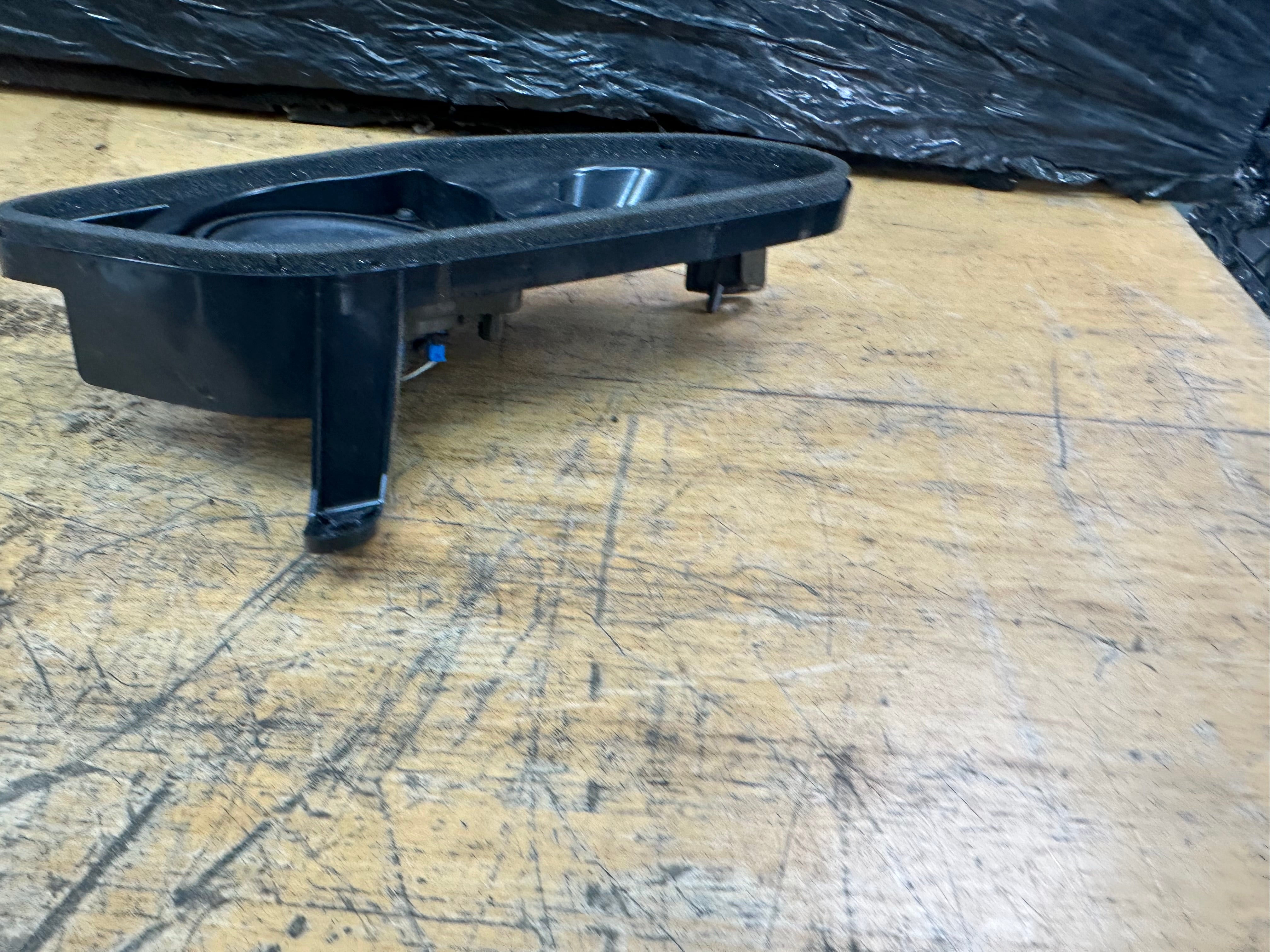 BMW X5 G05 2019 Rear Passenger Left Door Speaker (2622517) (30963640) (2622519)