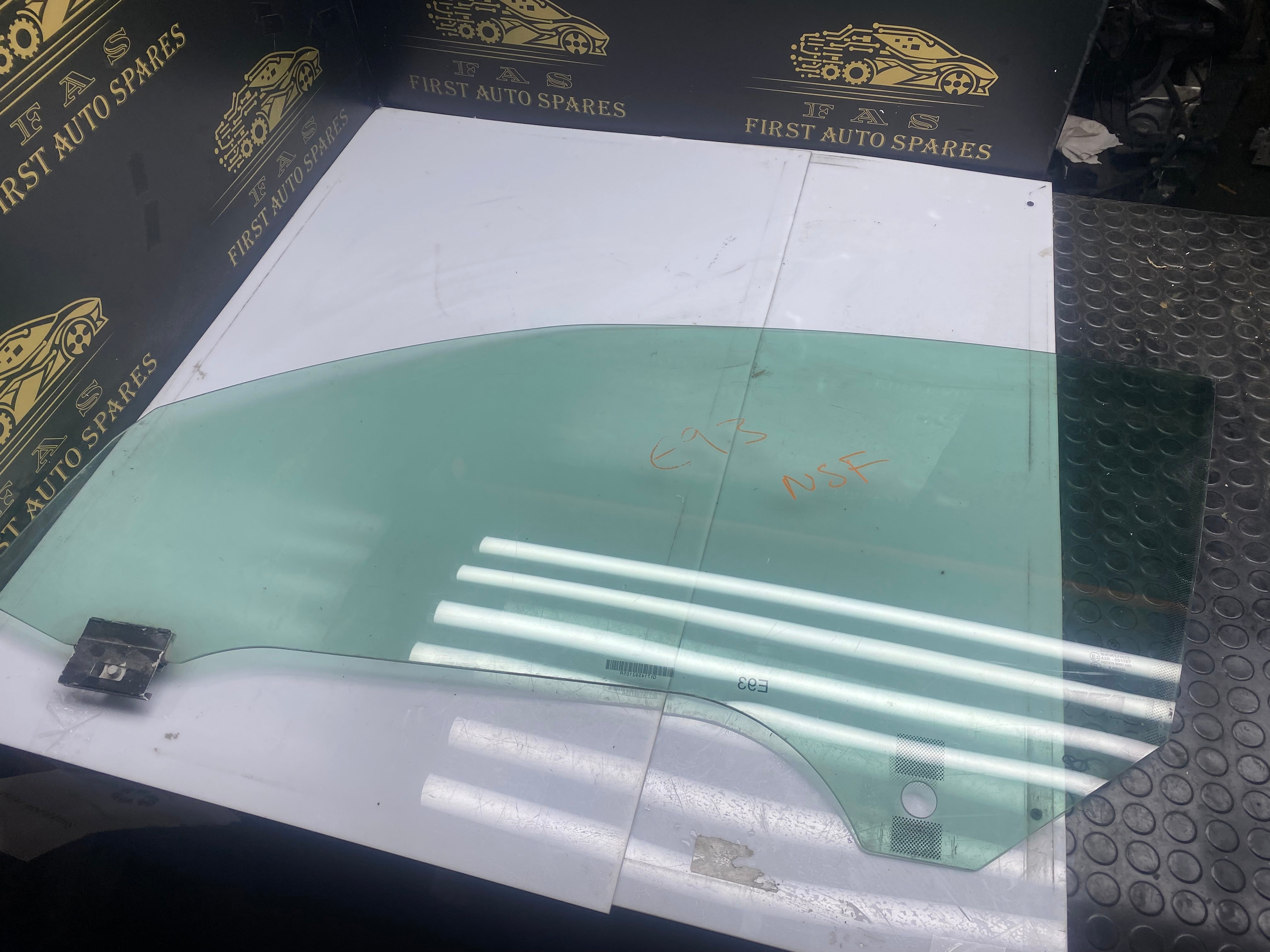 BMW 3 Series E93 Front Passenger Side Window Glass 2007–2013