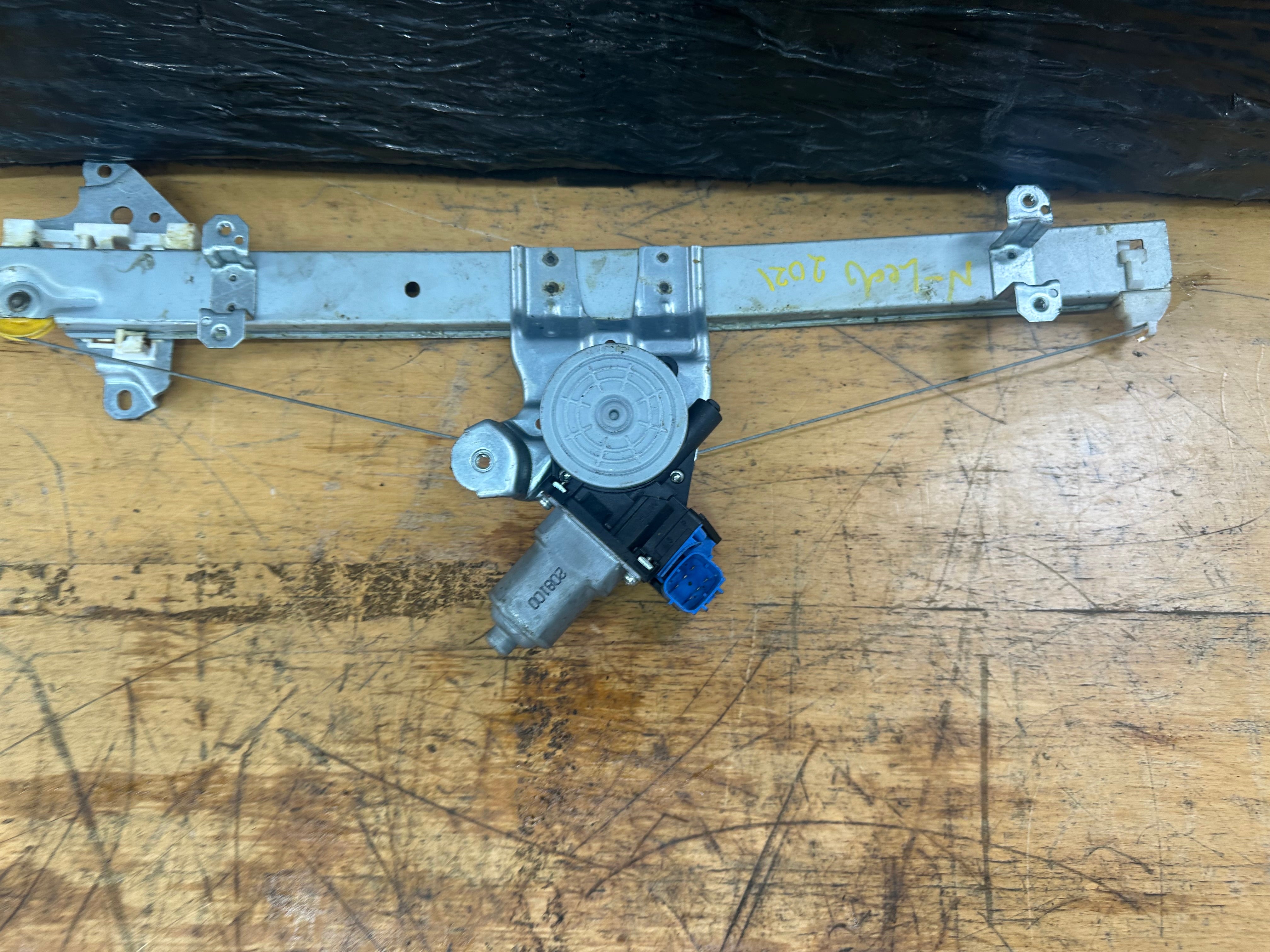 Nissan Leaf 2021 Front Right O/S/F Window Regulator (80731 3NA18)