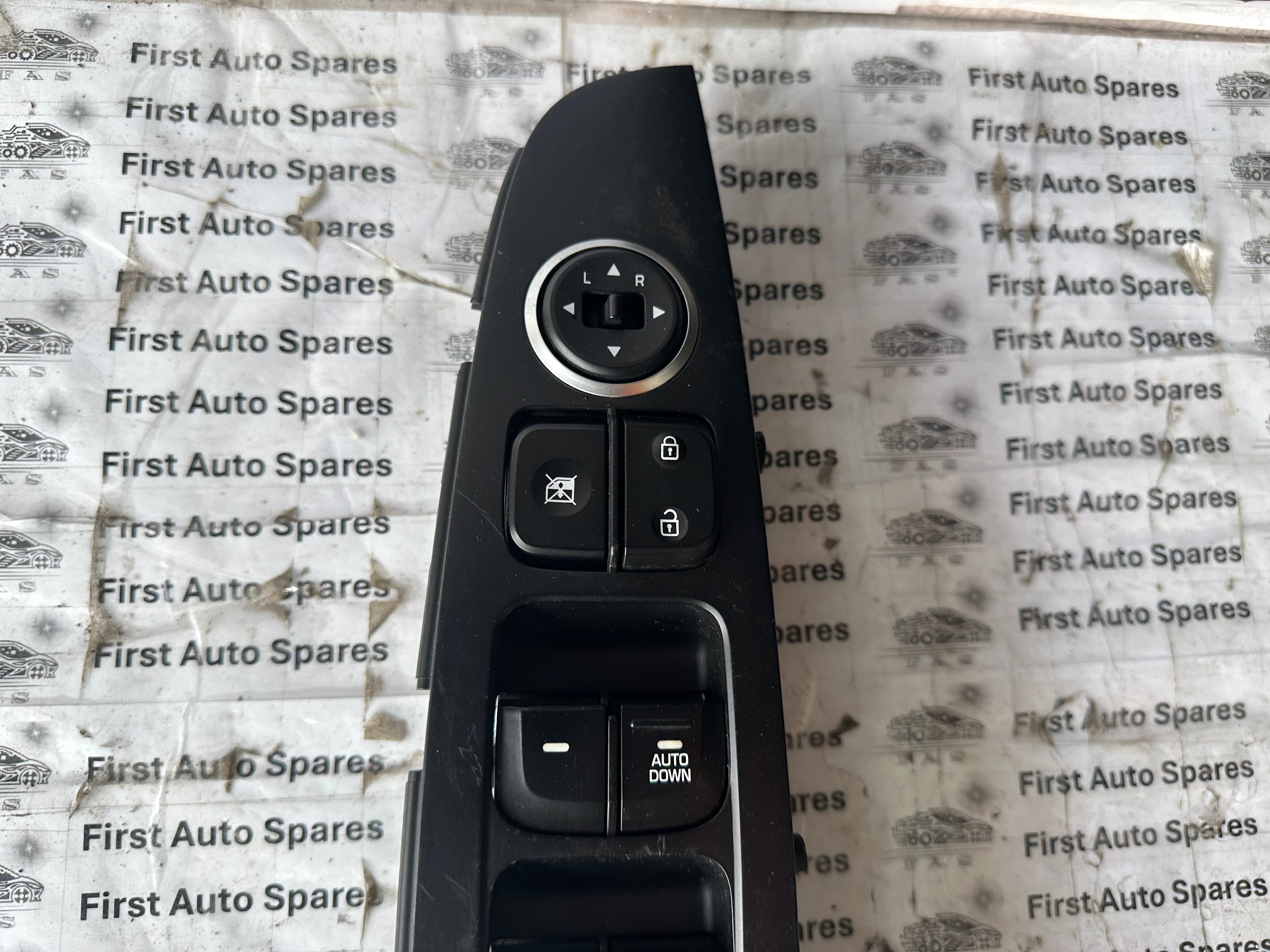 Hyundai i10 Drivers Window Switch Control 2016 (82740-B9030) (299122841)