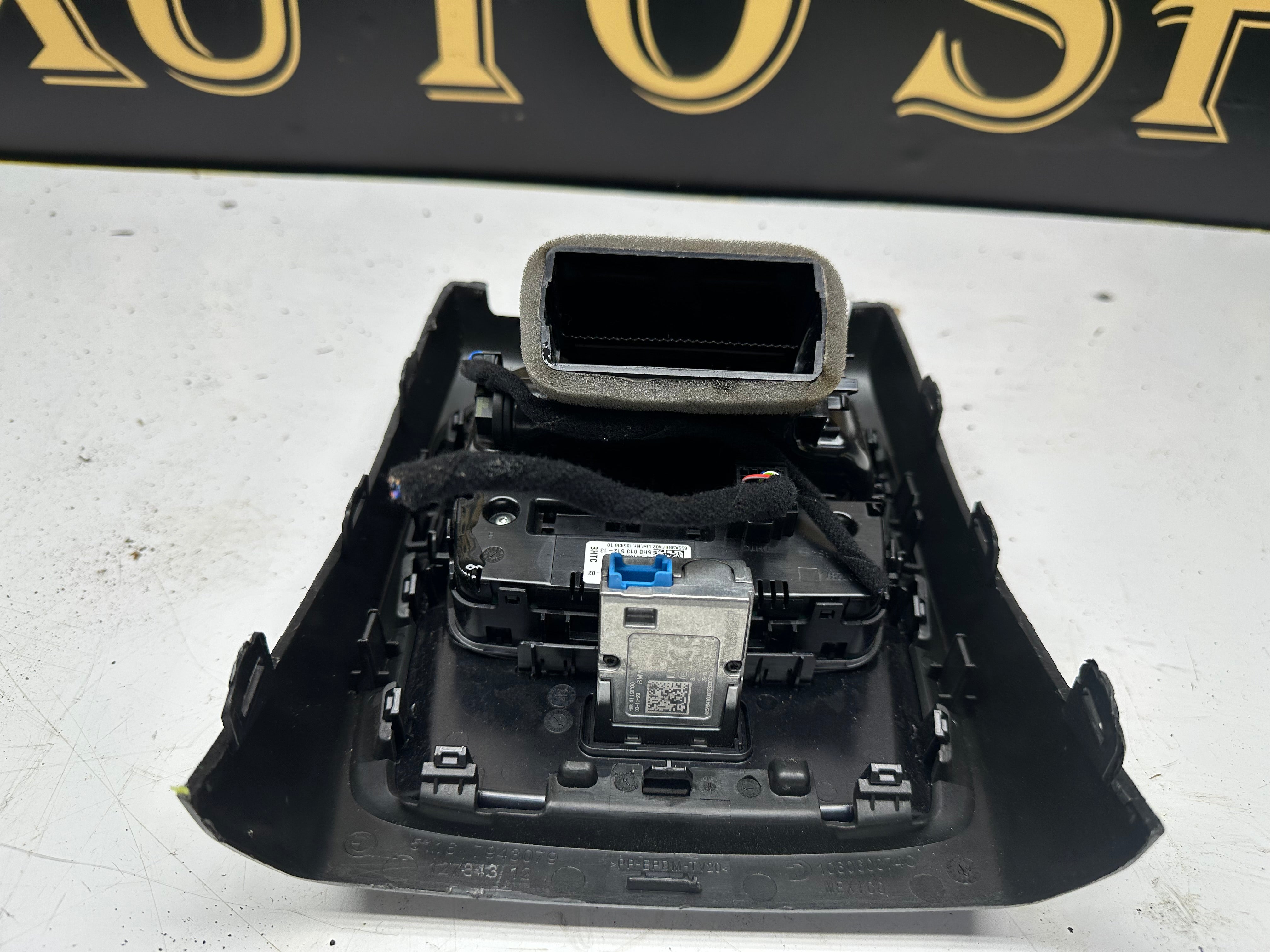 BMW i4 G26 eDrive40 Center Console Air Vent (5A3BBF4-02) (5A3B8E1) (5A84160) (6806816) (106060074C) (5116 7943079) (12784312)