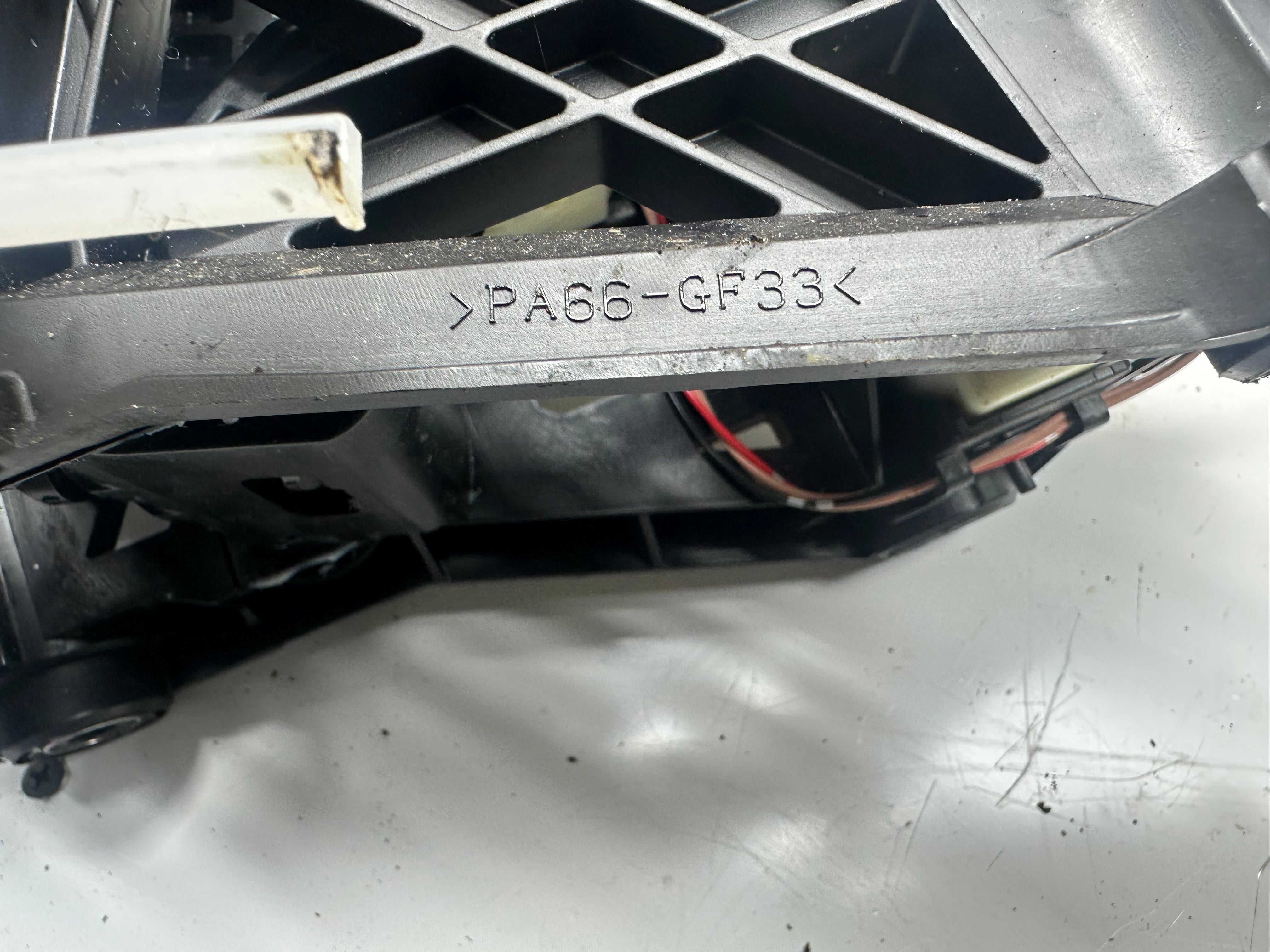 Toyota Yaris 2016 Mk3 Automatic Gearstick Assembly (52160/RH)
