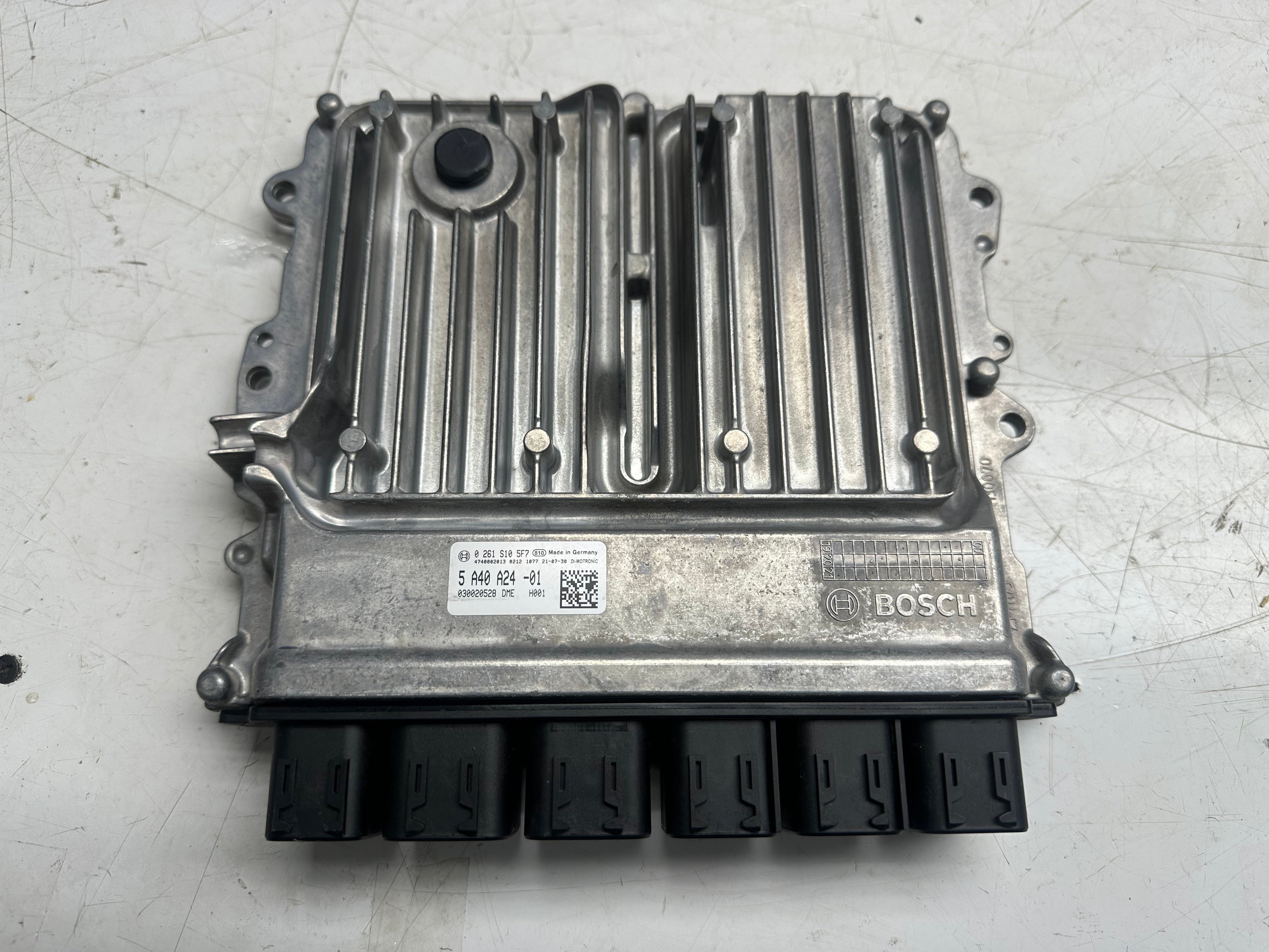 BMW G82 M4 Competition 2021 Engine Control Unit Module ECU (5A40A24) (5A40A24-01)