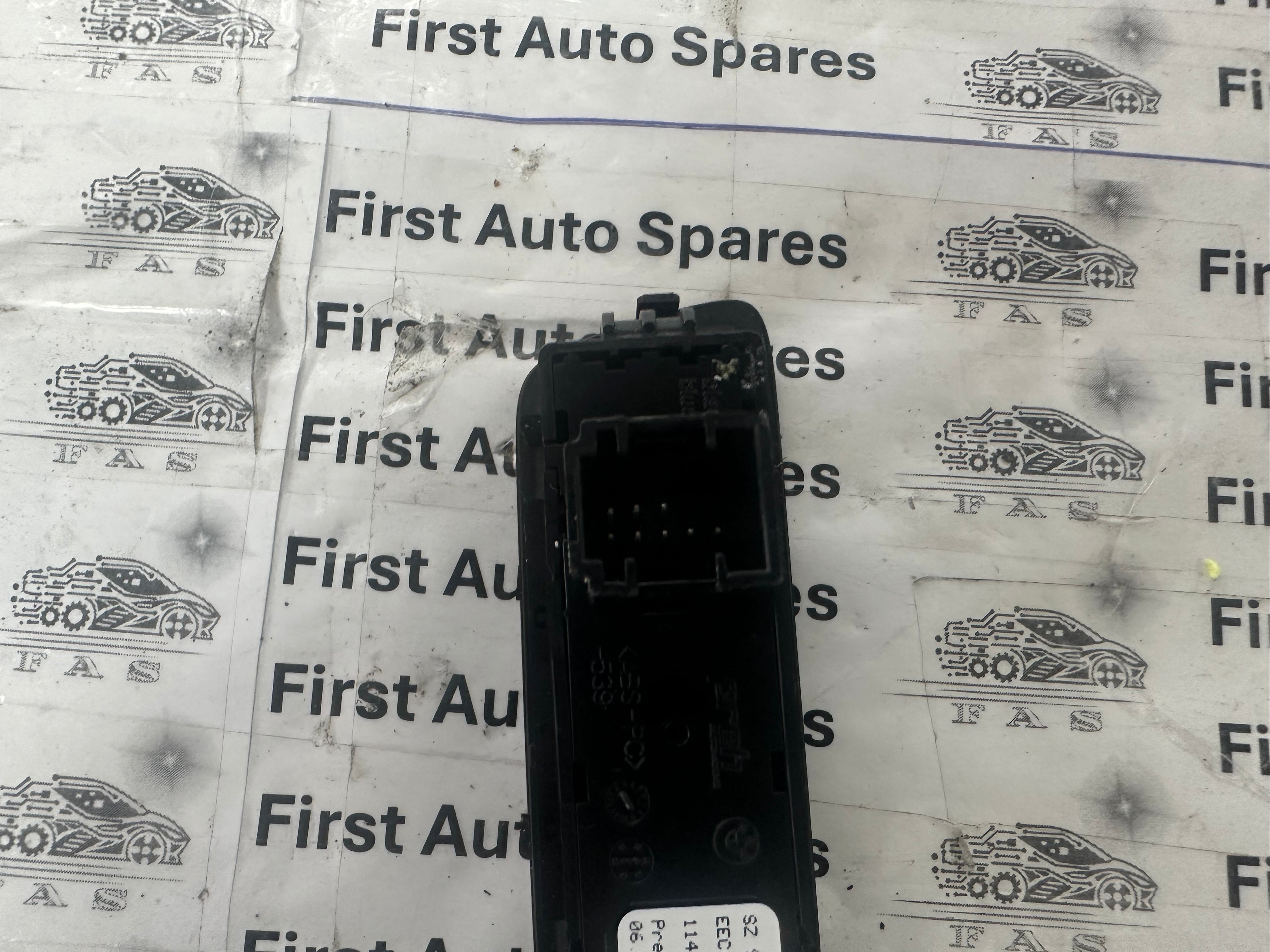 BMW X5 X6 F15 F16 Parking Brake Mode Switch (9262725-04)