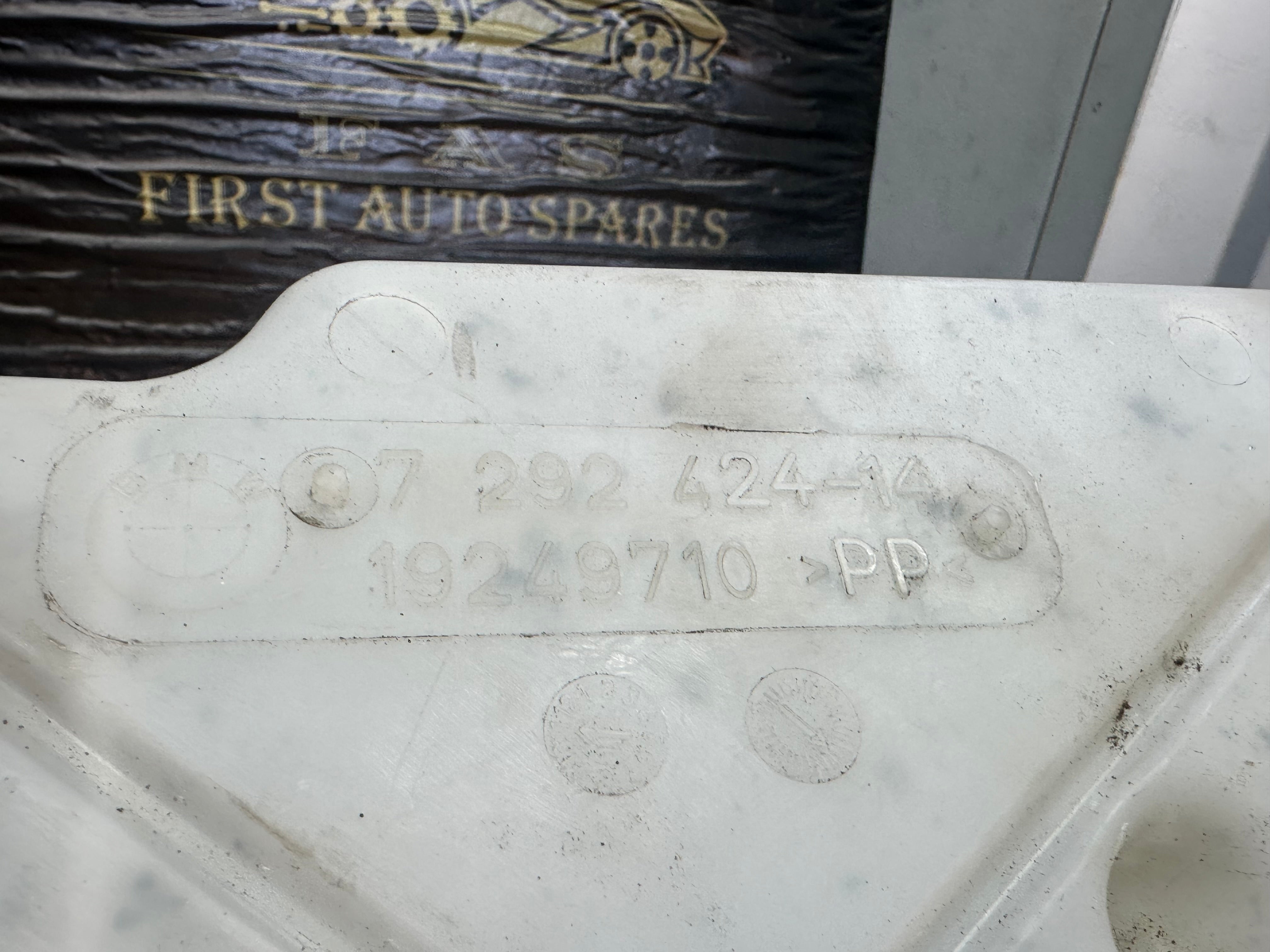 BMW X5 F15 2014–2018 M Sport Windscreen Washer Bottle (7292424) (7292424-14)