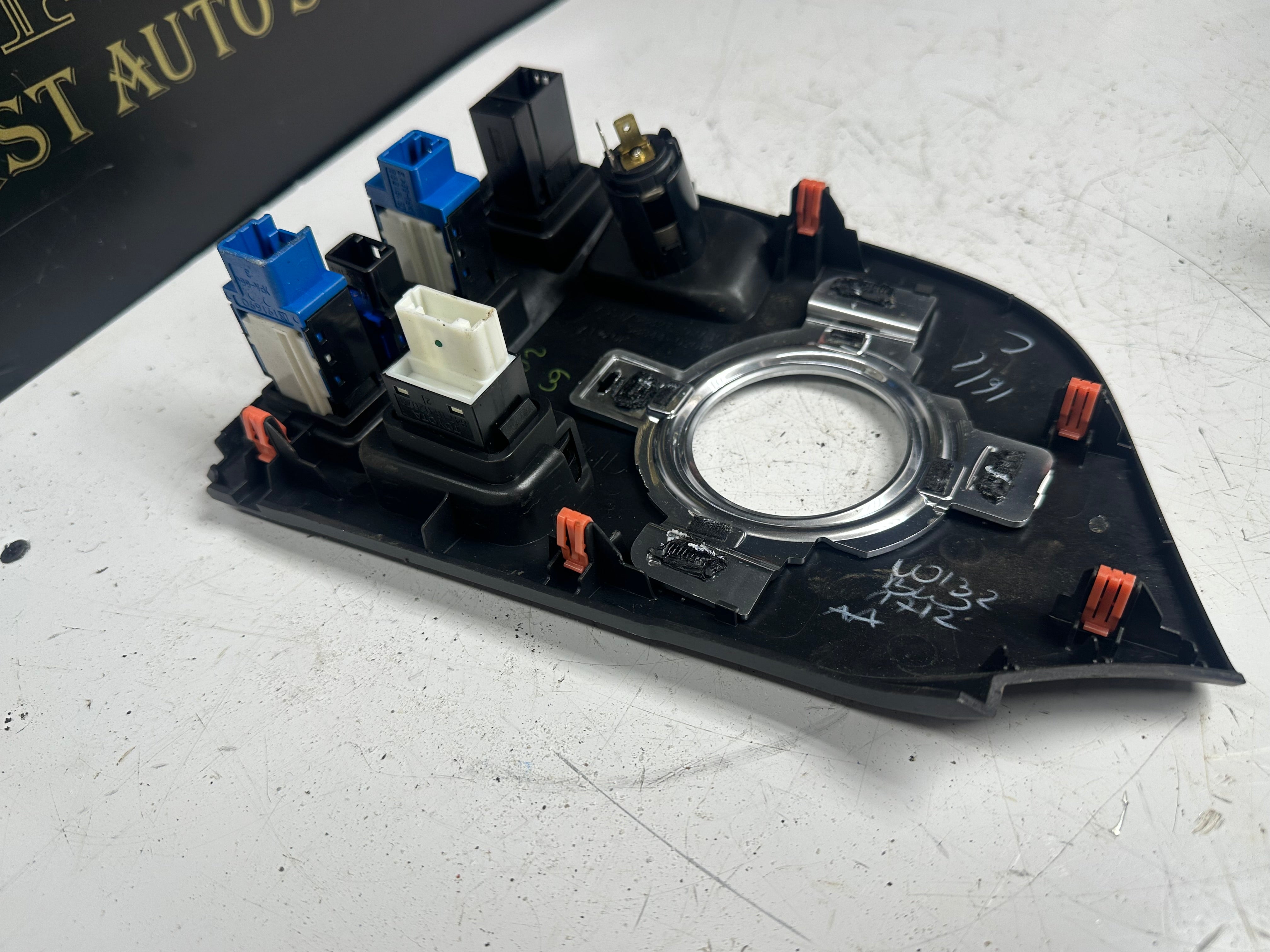 Toyota Auris 2015 1.8 Hybrid Excel Dash Plug Socket Trim (58821-02A10-B) (58844-02020-B)