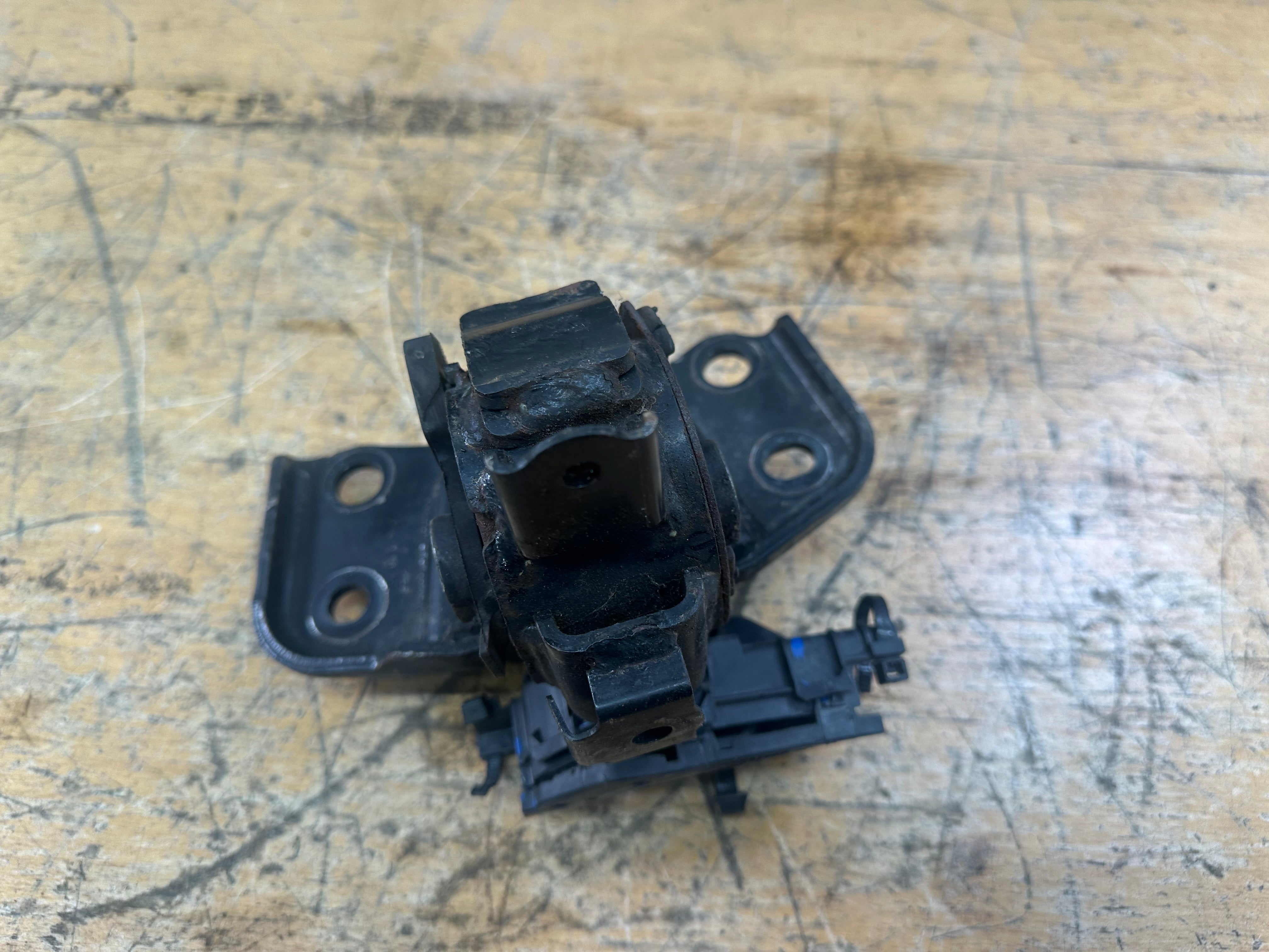 Toyota Auris 2014 Engine Mounting Left Front Hybrid Engine Mount
