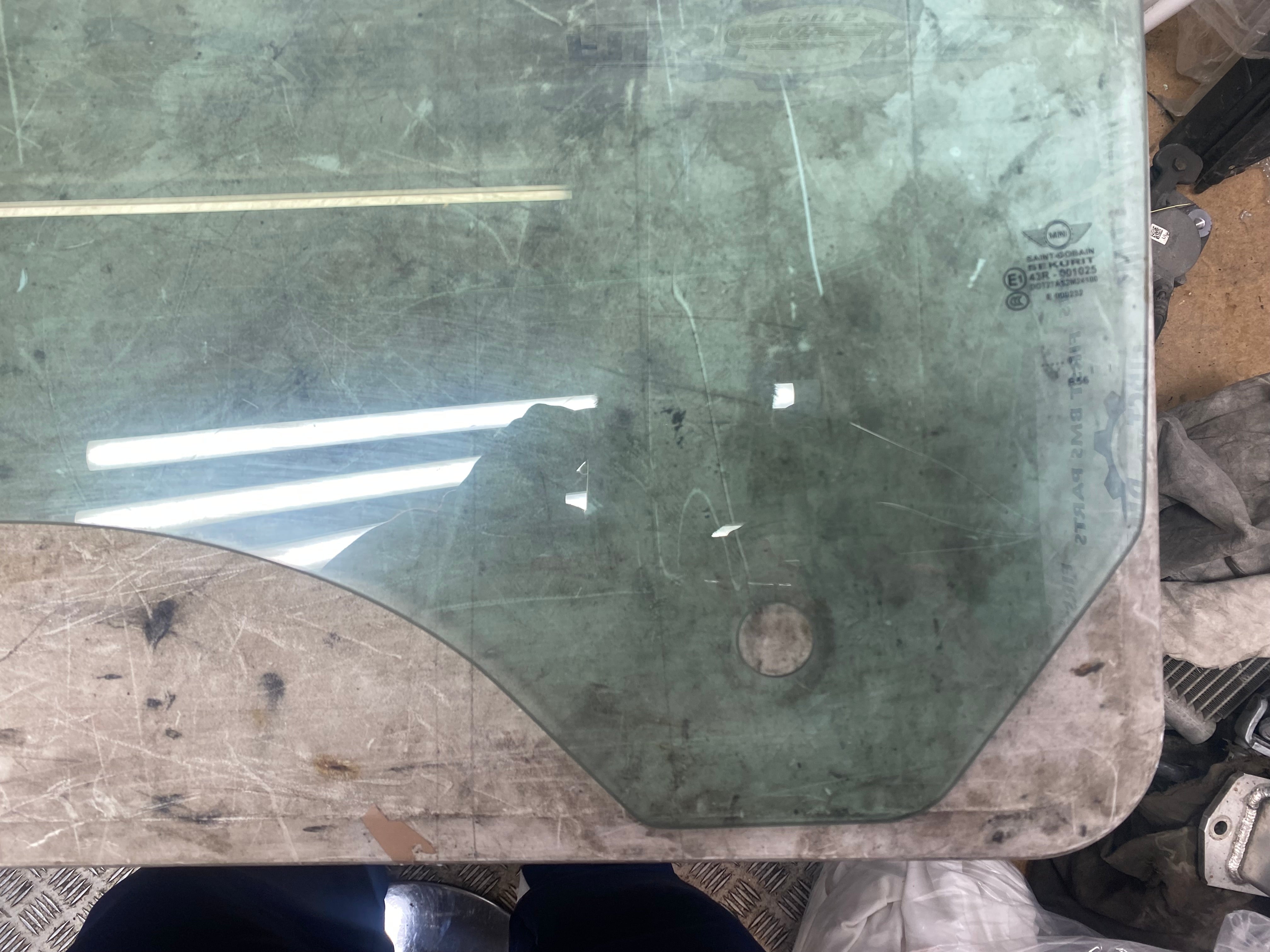 MINI Hatch F56 Front Passenger Side Window Glass – 2014–2024