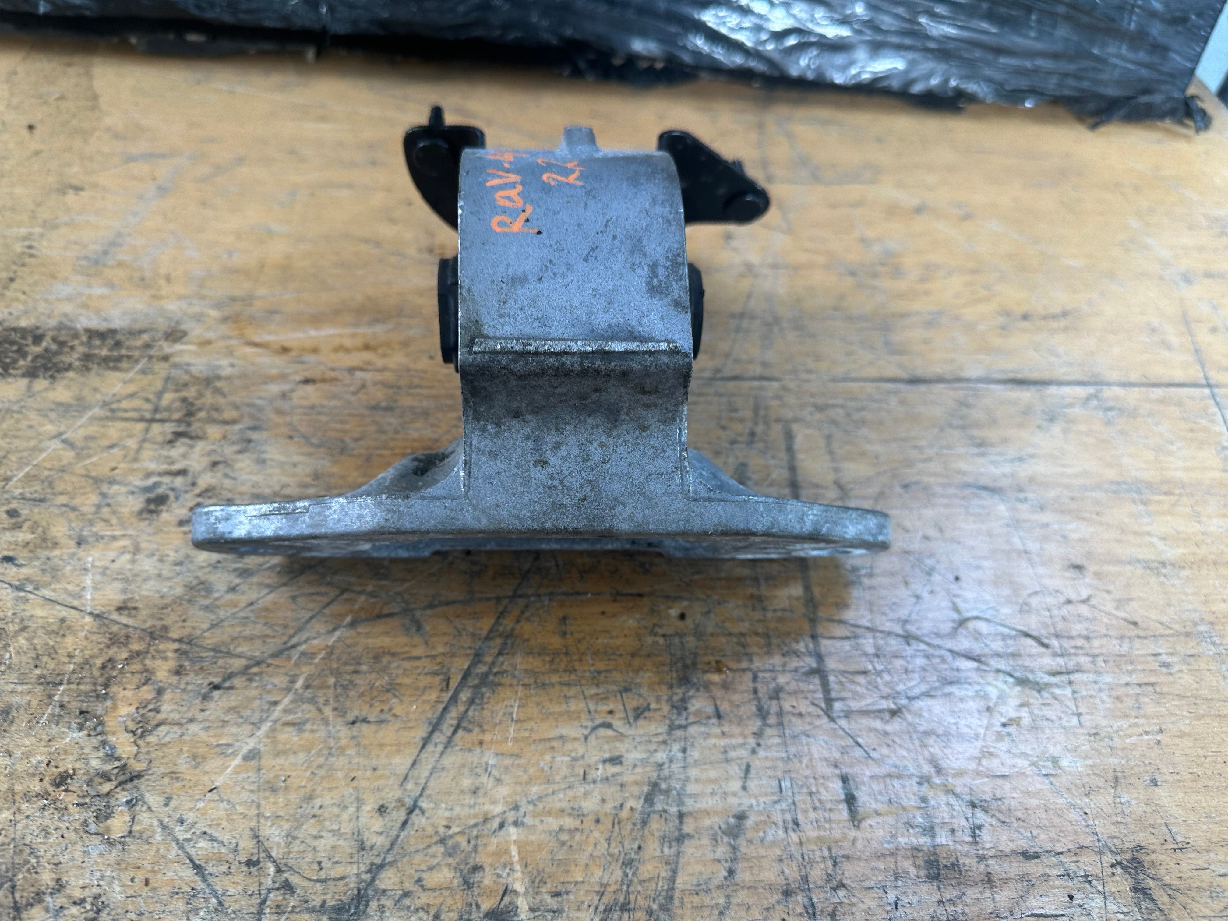 Toyota RAV4 Dynamic 2018–2022 2.5 Hybrid Left N/S Passenger Engine Mount