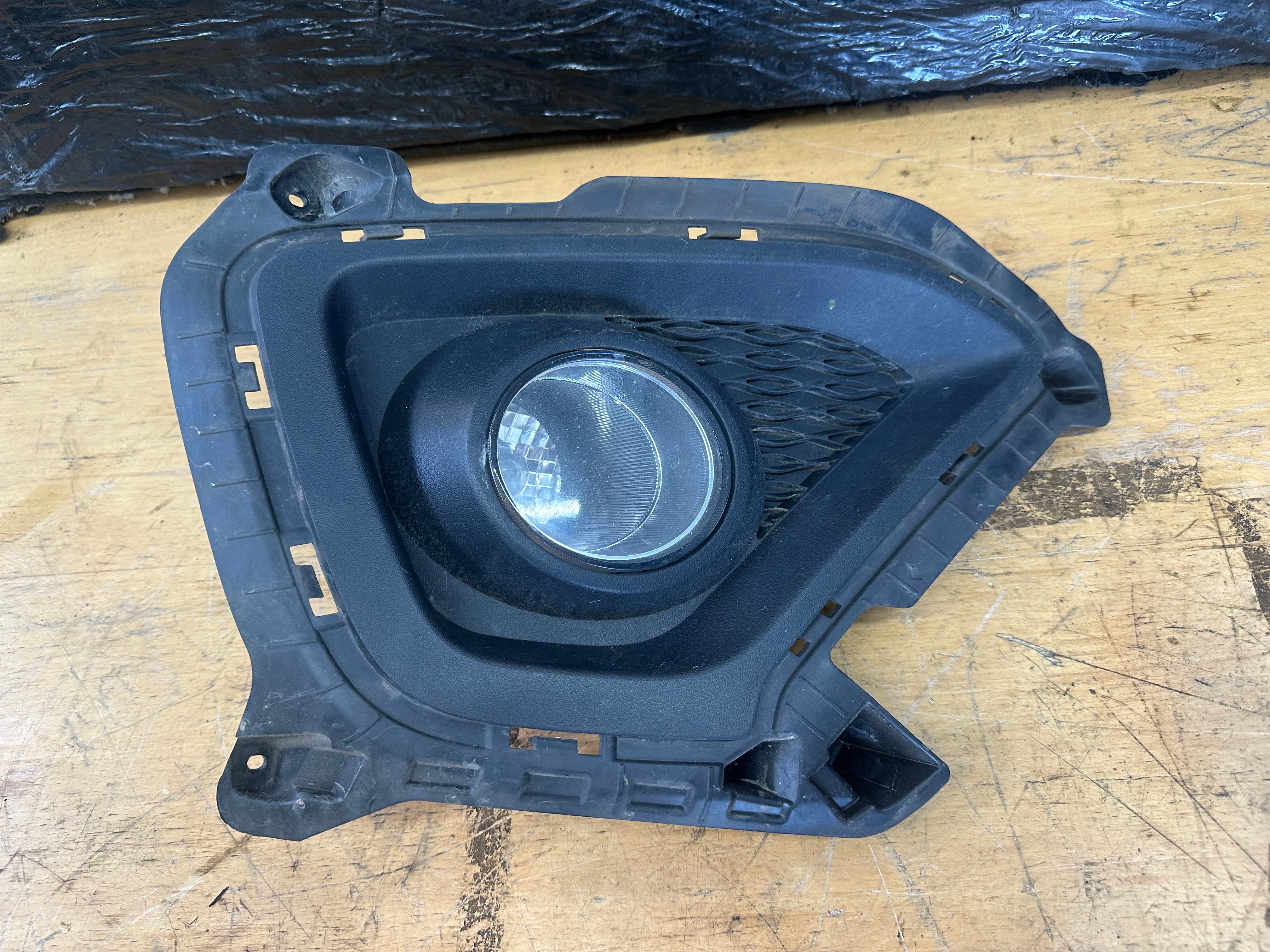Hyundai i10 2014 Left Passenger Front Fog Light & Surround Trim (92201-B9000)