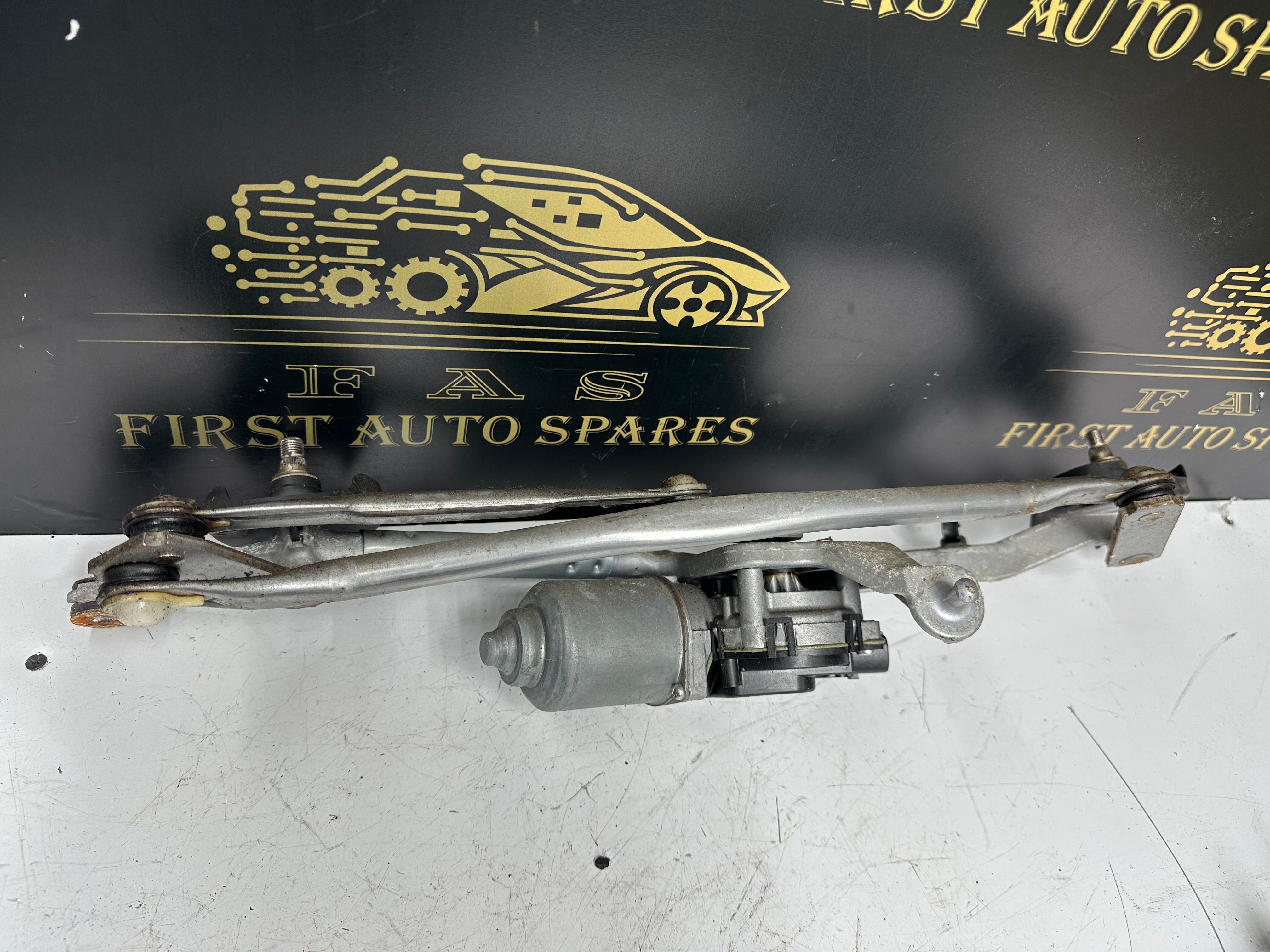 Toyota Auris 2012-2018 Front Wiper Motor & Linkage (85110-02330) (AE159300-3552)