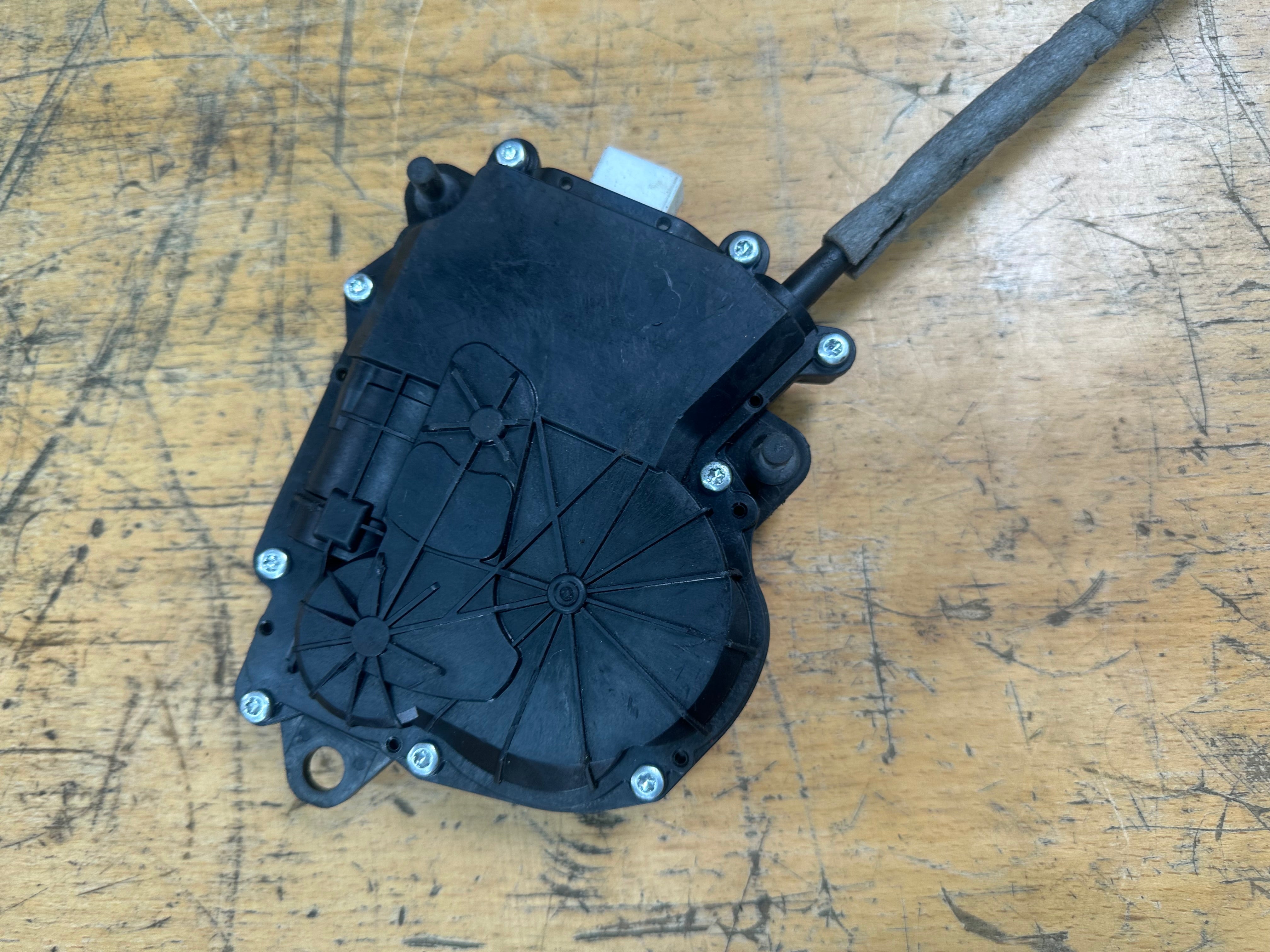 BMW M5 5 Series F10 Tailgate Boot Lock Catch Latch (934404-101) (163672-10)