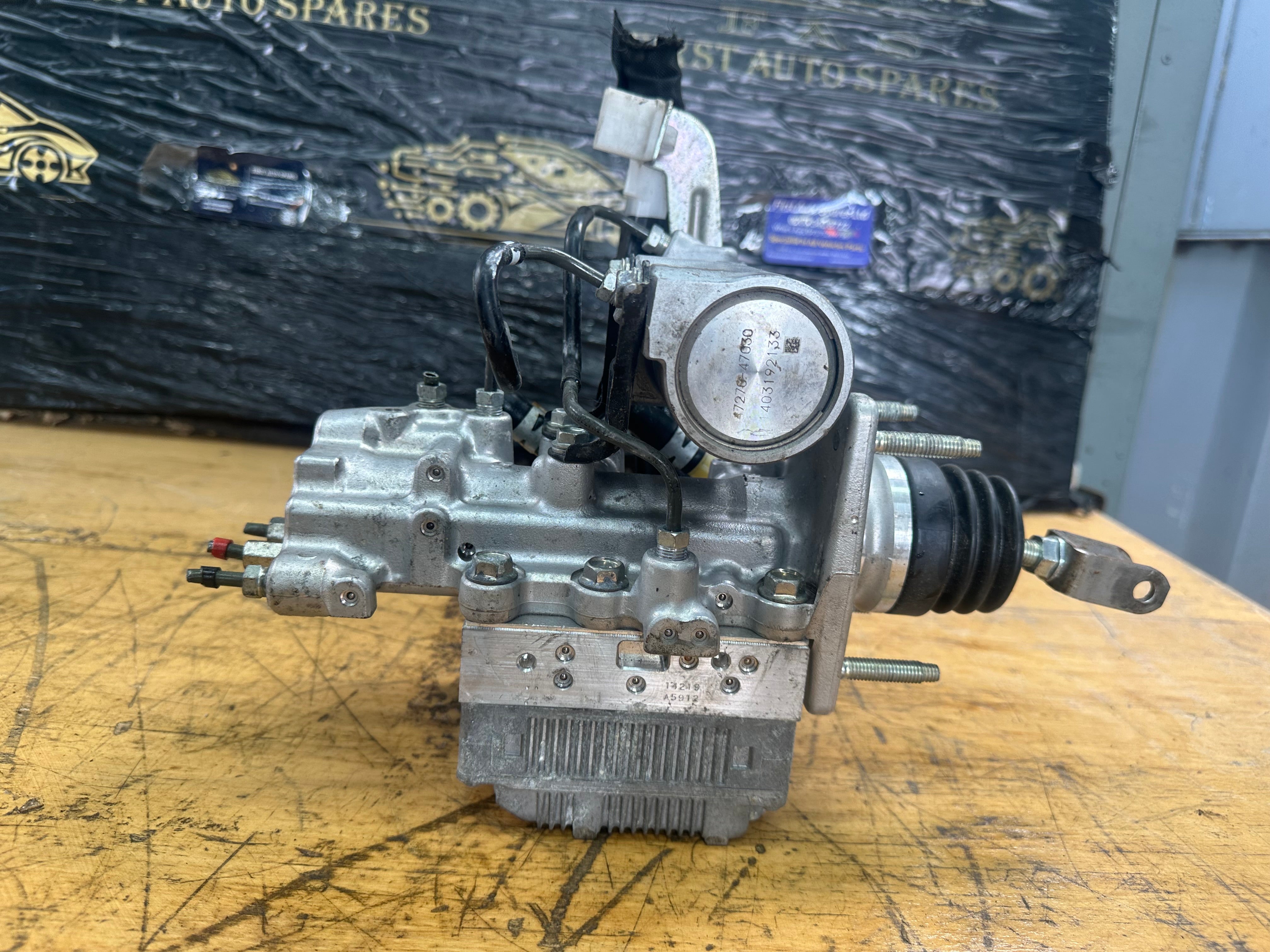 Toyota Auris 2014 Hybrid Estate ABS Brake Servo (47210-12160)