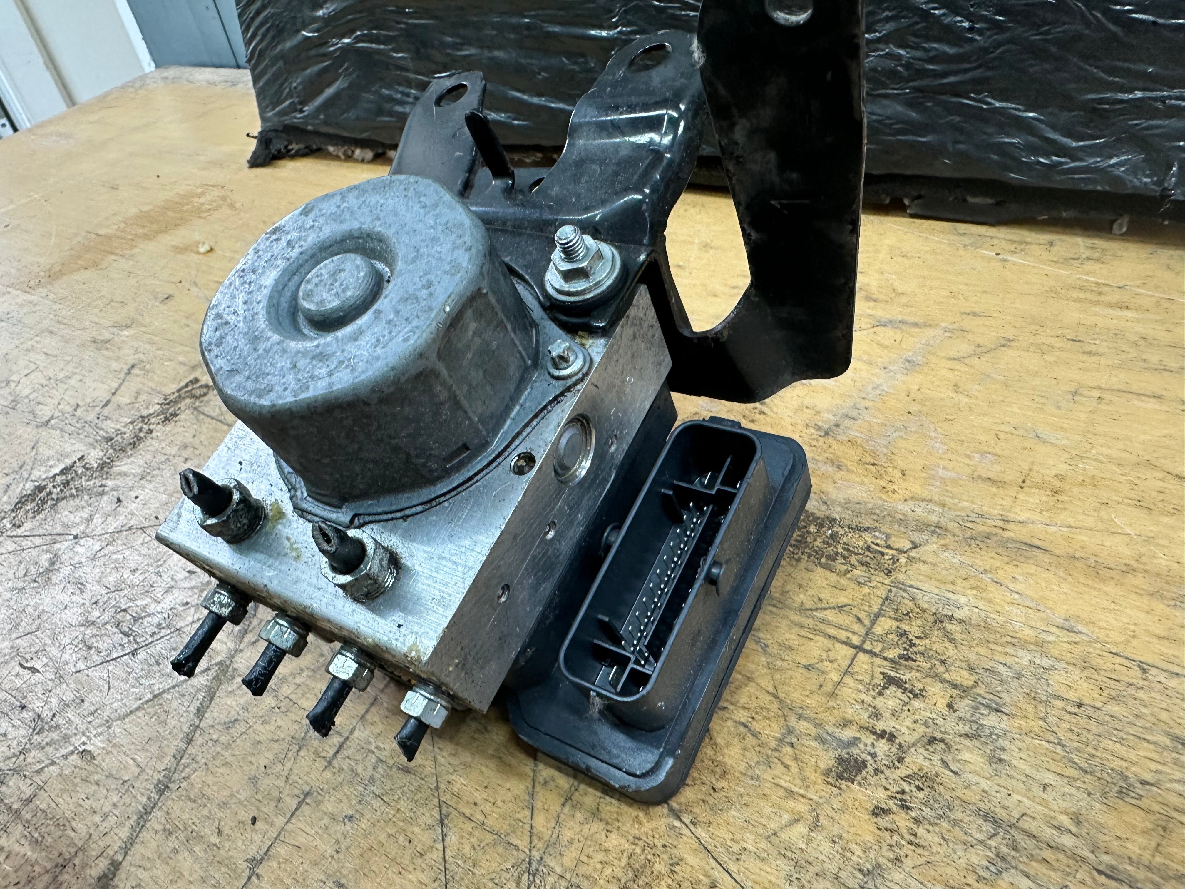 Toyota Aygo 2014–2019 ABS Pump & Module (44540-0H070) (2265106455)