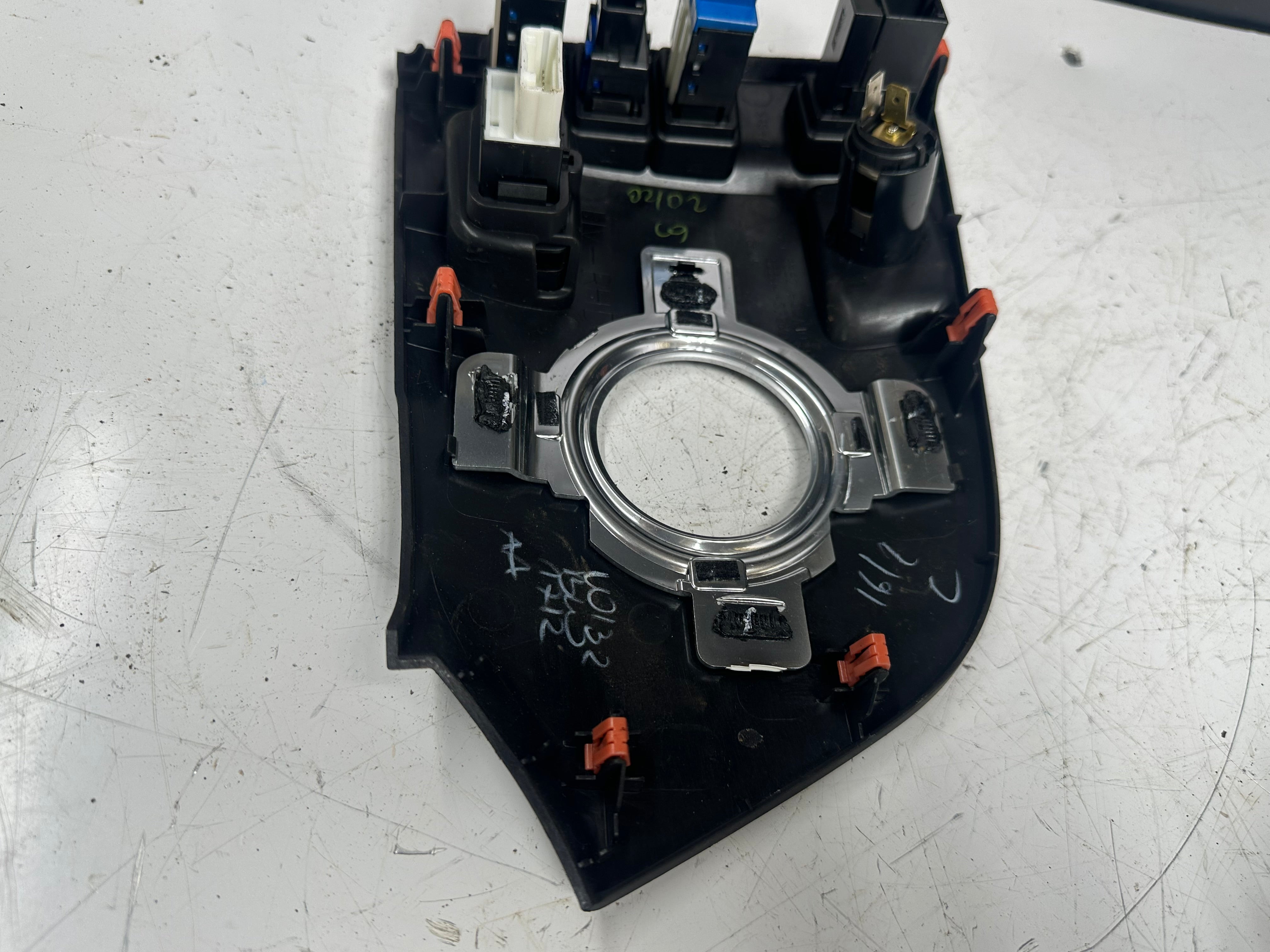 Toyota Auris 2015 1.8 Hybrid Excel Dash Plug Socket Trim (58821-02A10-B) (58844-02020-B)