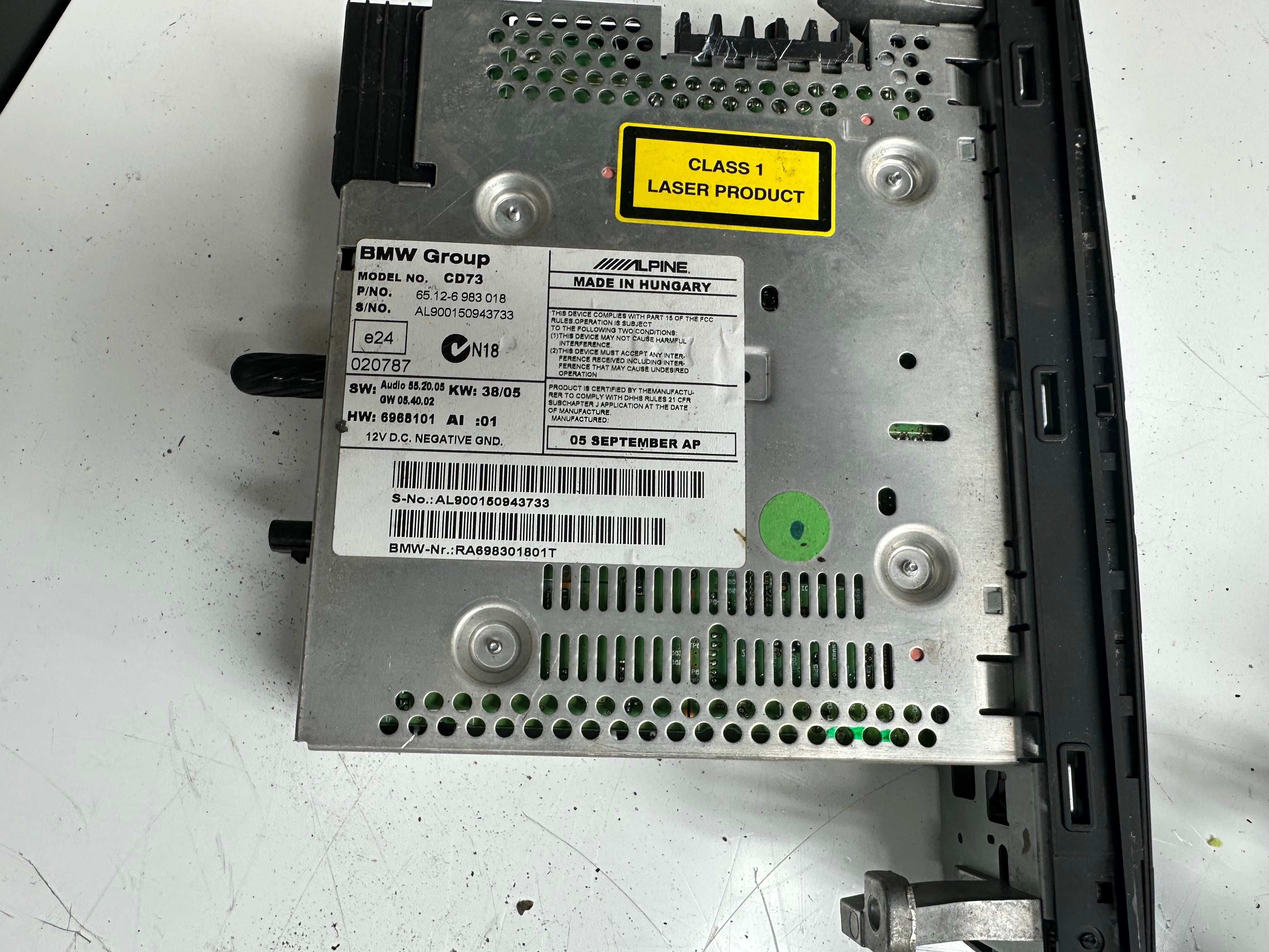 BMW E90 Radio Professional CD73 Player (65126983018)
(65.12-6 983 018)
