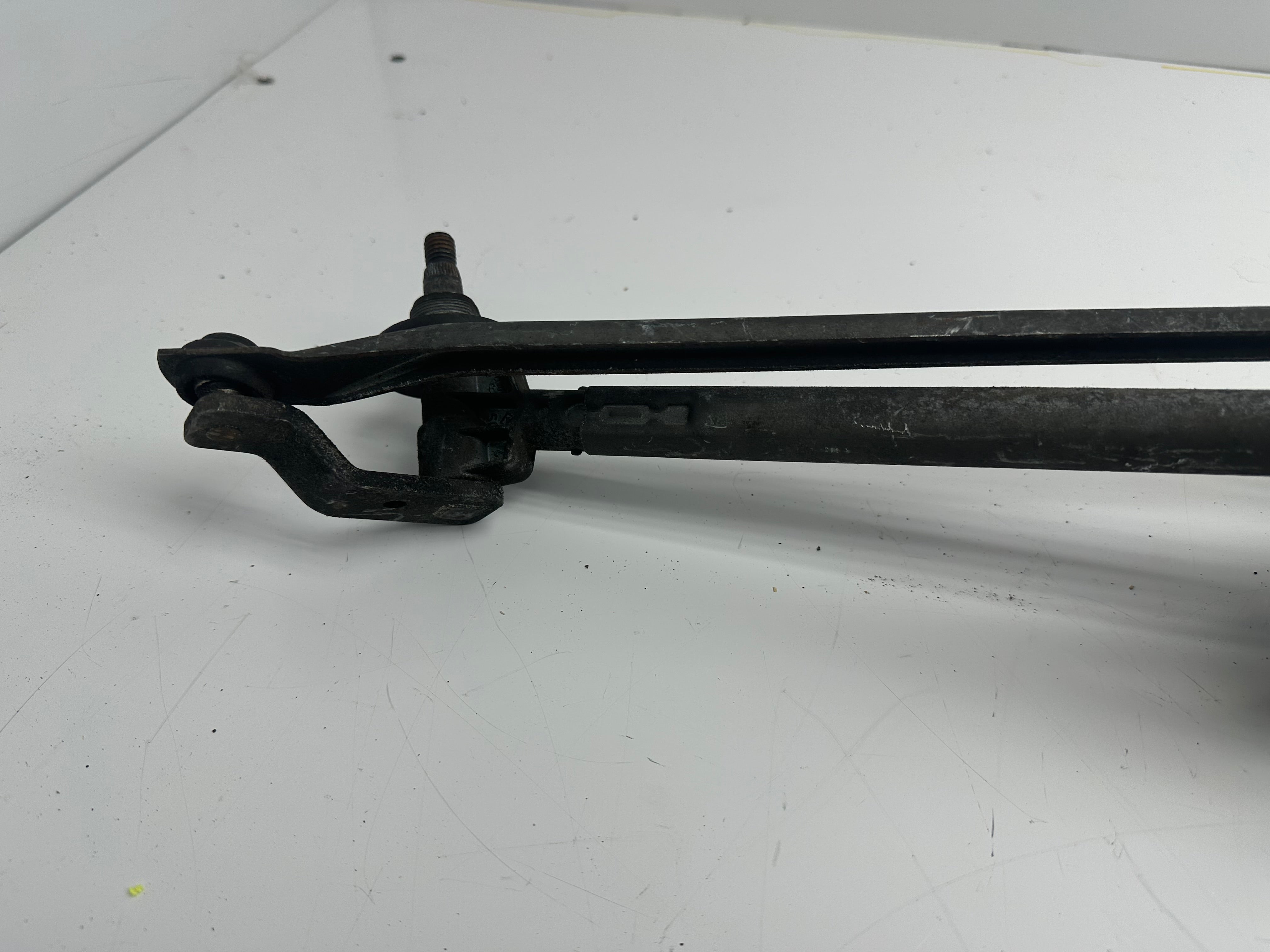 Mercedes Sprinter Front Wiper Motor & Linkage (405.147 12V)