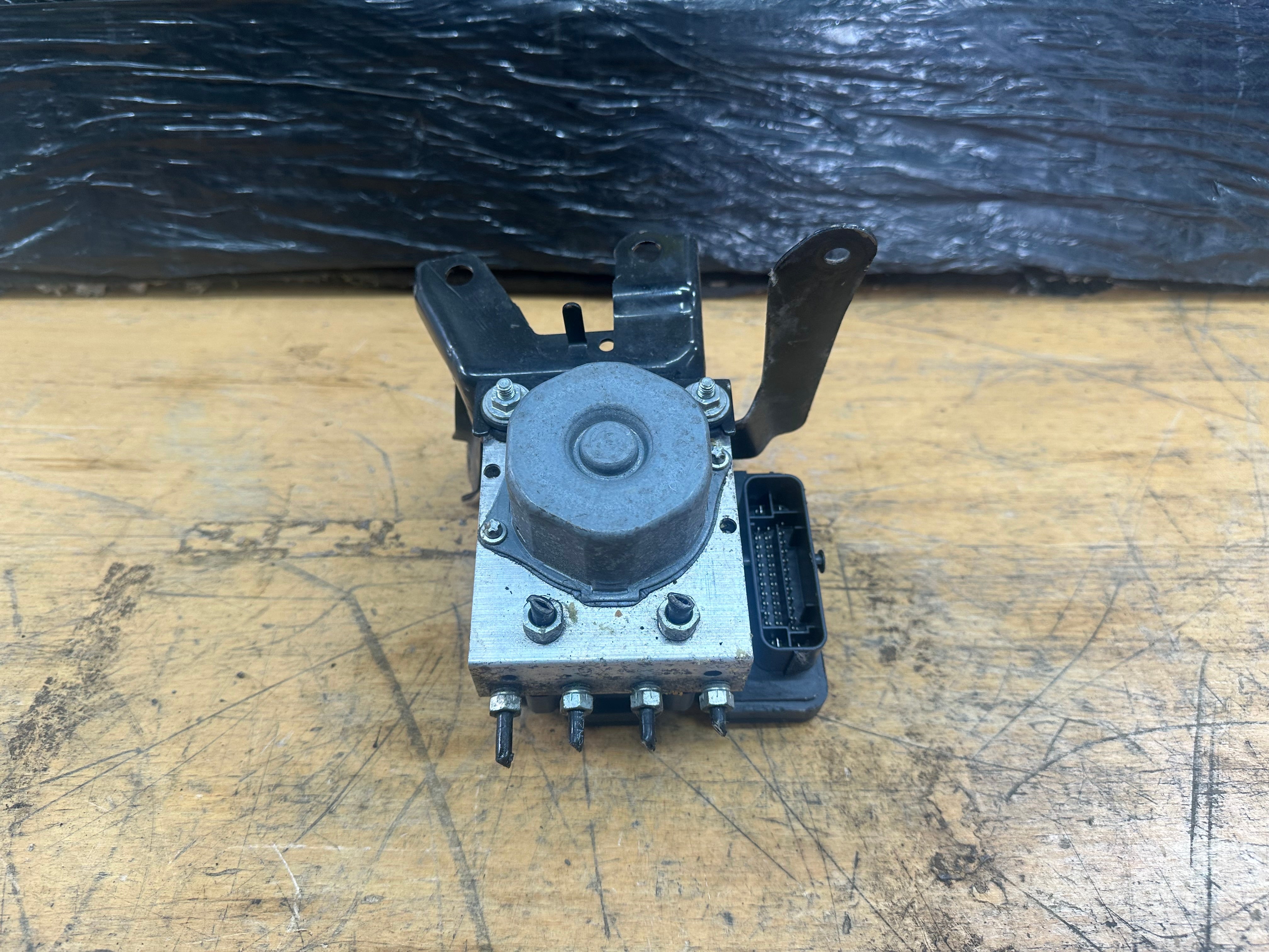 Toyota Aygo 2014–2019 ABS Pump & Module (44540-0H070) (2265106455)