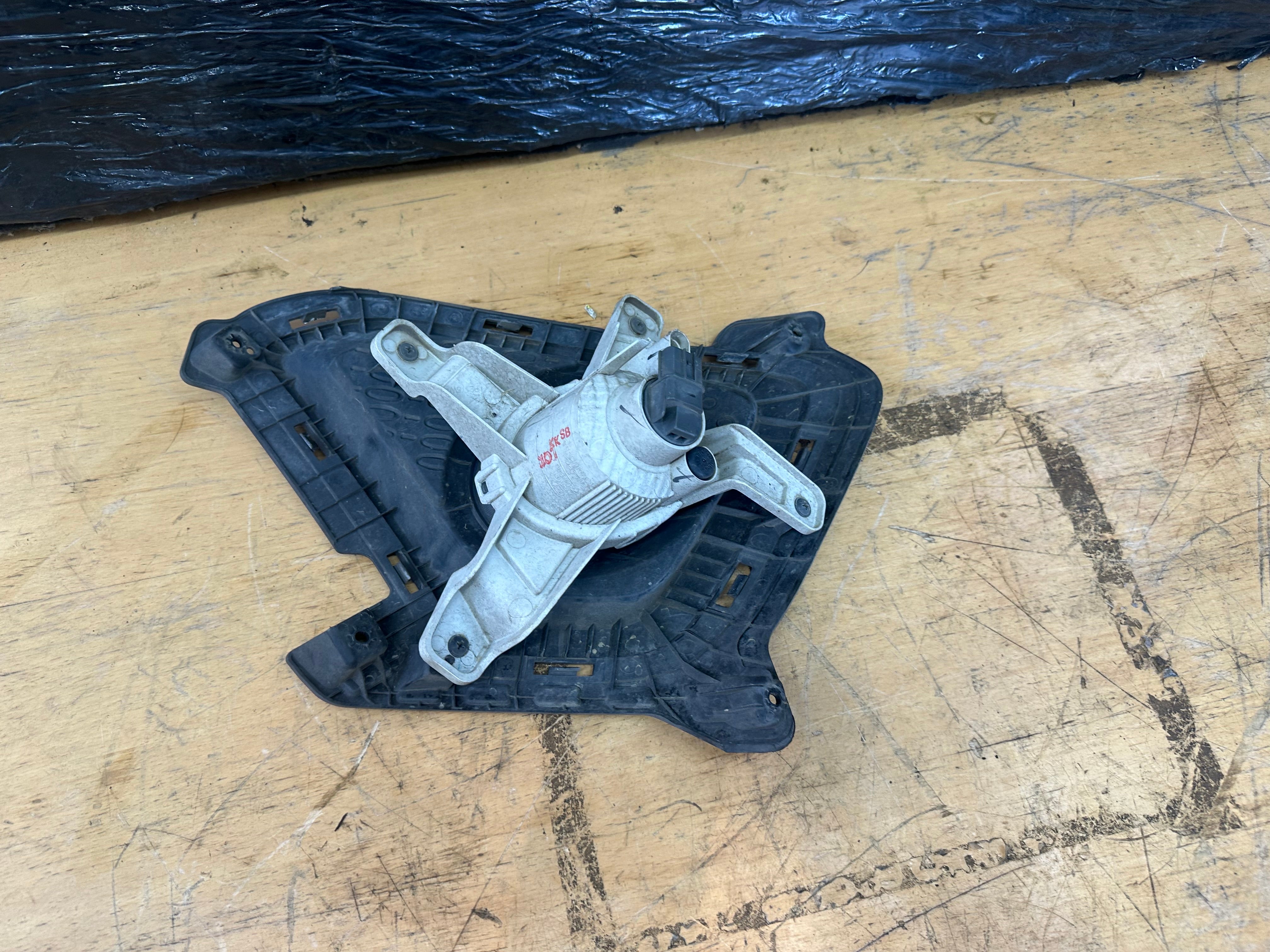 Hyundai i10 2014 Left Passenger Front Fog Light & Surround Trim (92201-B9000)