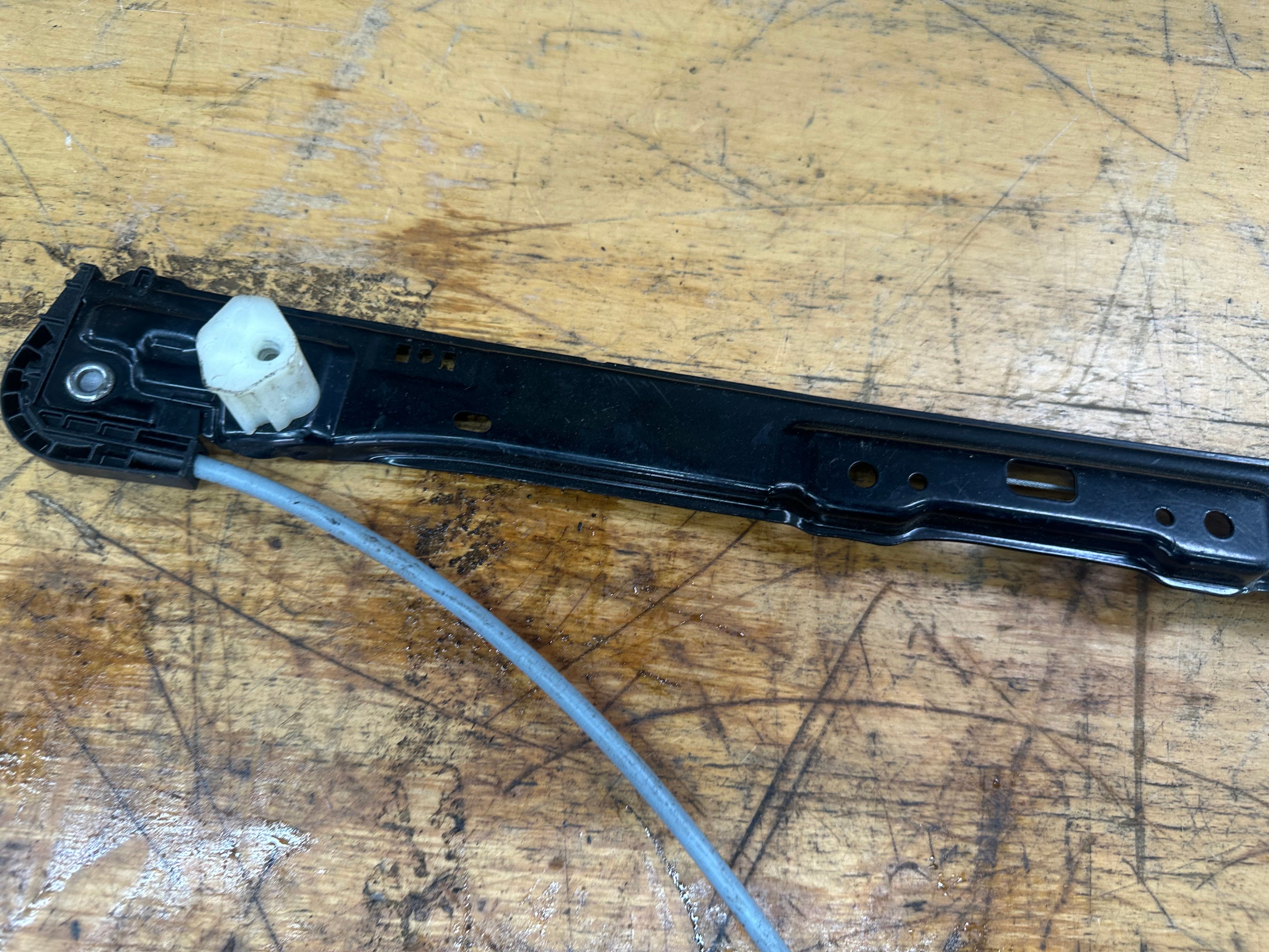 Land Rover F-Pace Front Left N/S/F Window Regulator (0130822792) (840368008)