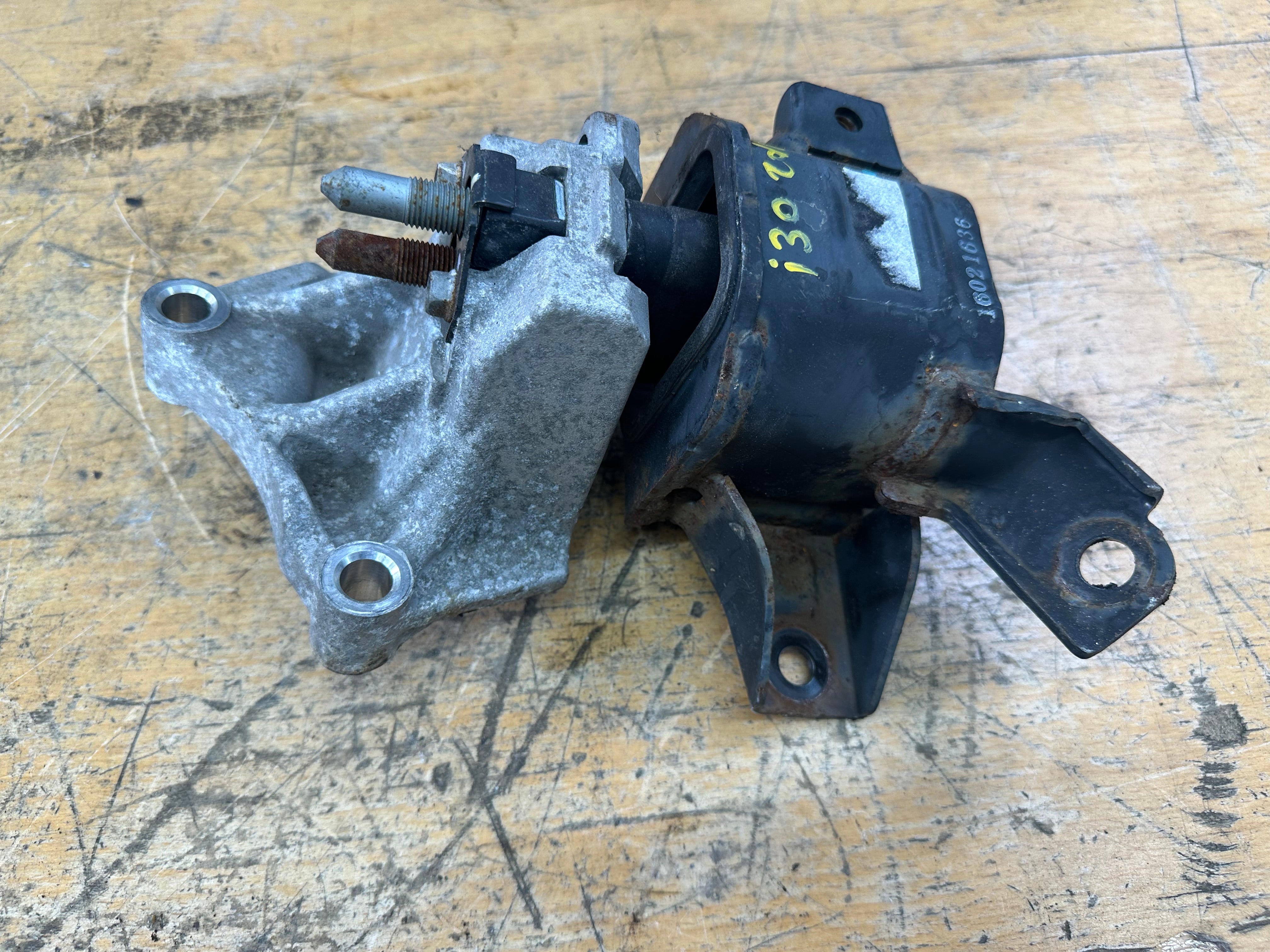 Hyundai i30 2016 & Kia Ceed 2017 Left Passenger Engine Mount 1.6 (21832-A5400)