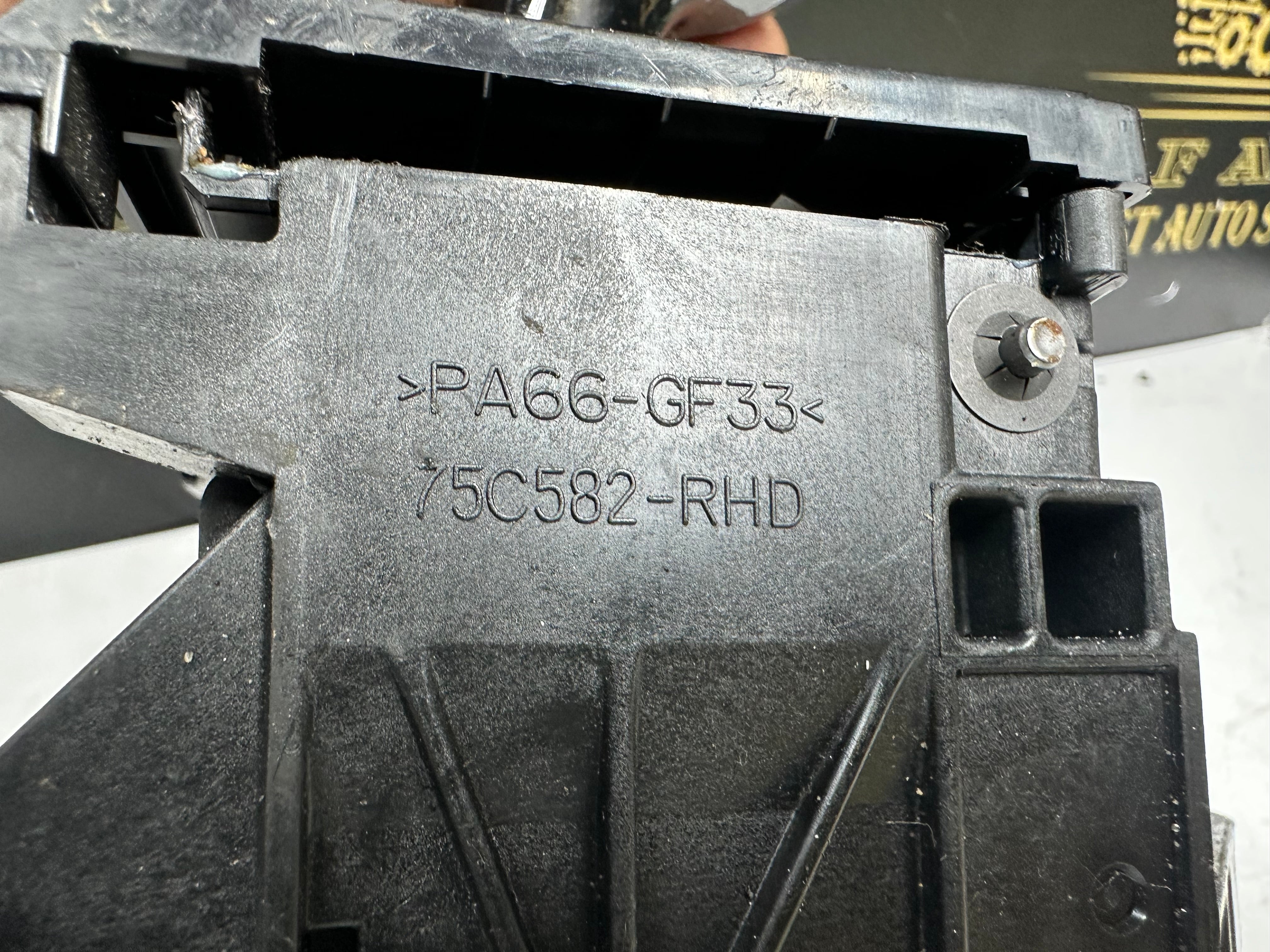 Toyota Auris 2015 Automatic Gear Selector (75C582-RHD) (>PA66-GF3<) (75G187)