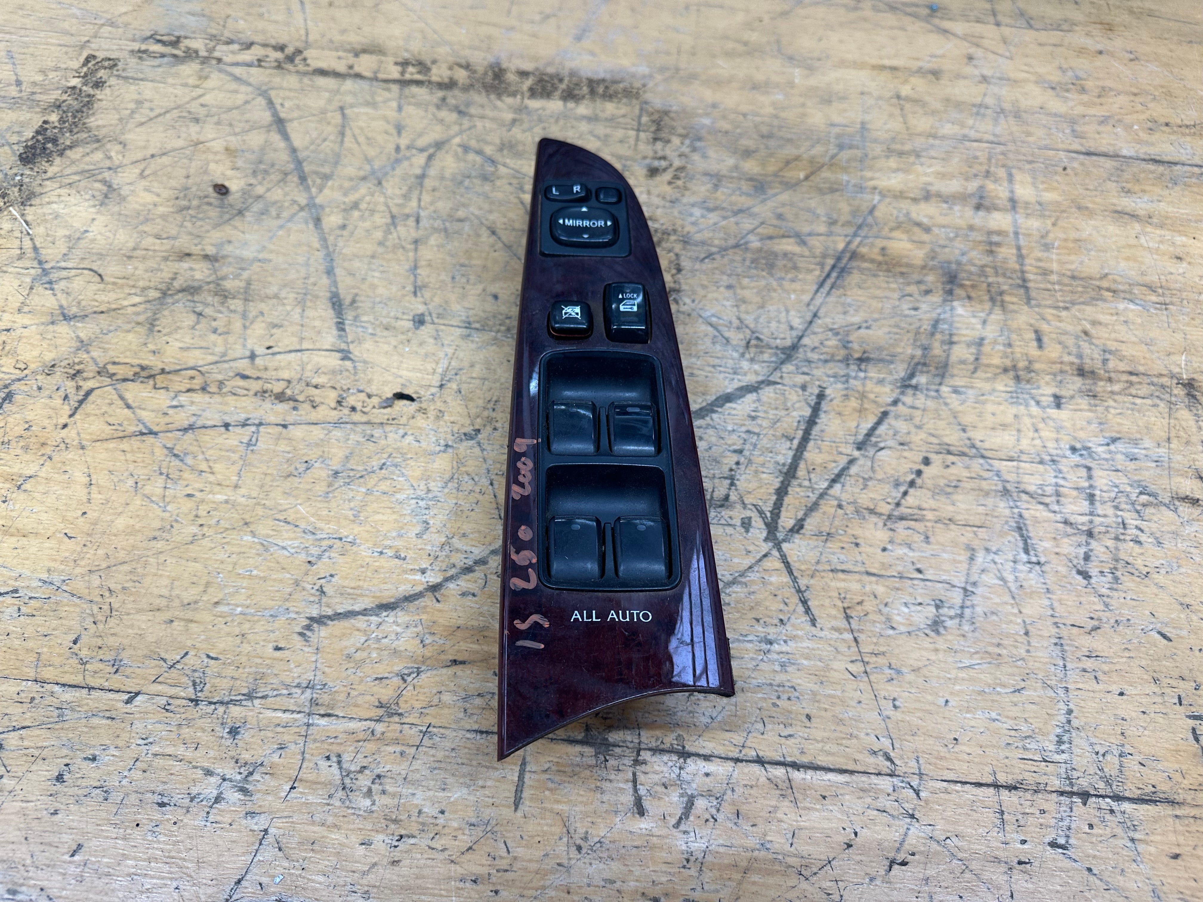 Lexus IS250 Saloon 2009 Front Right Driver’s Door Window Switch (84040-53070)