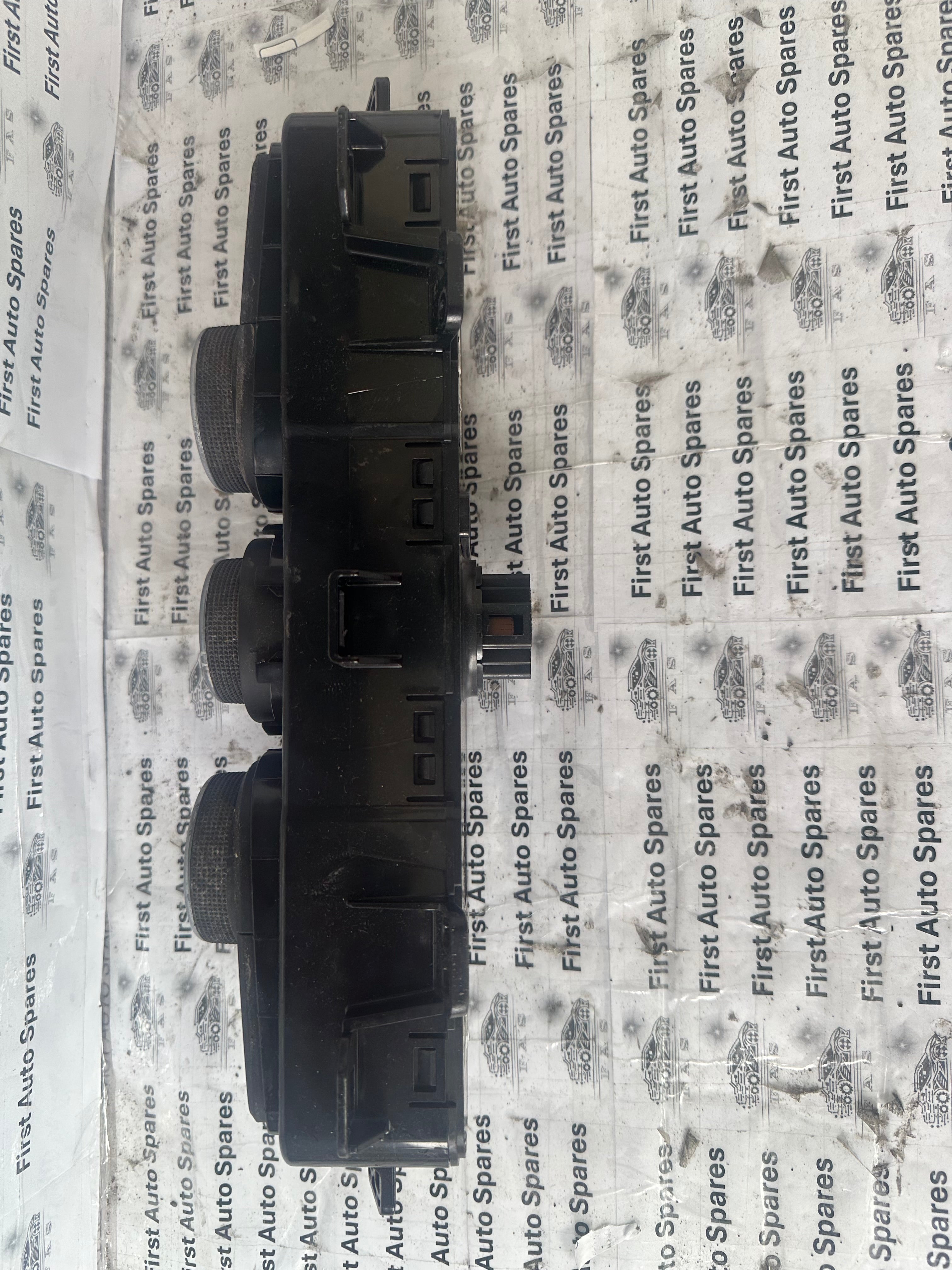 Hyundai i10 2016 MK2 Heater / AC Controller (97250-B9300) (97250-B9XXX)