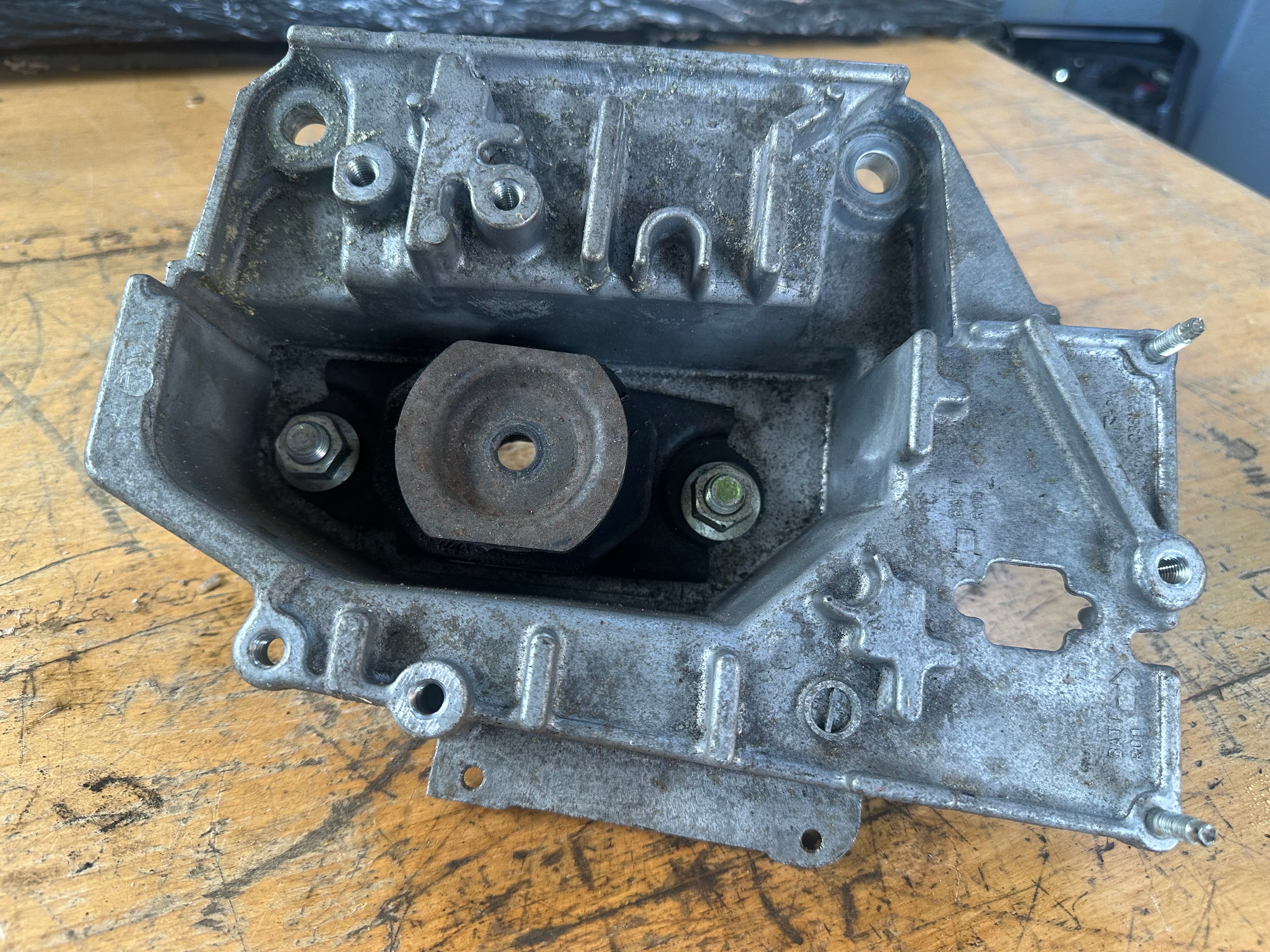 Nissan Juke 2010–2019 F15 Engine Mount (038122)