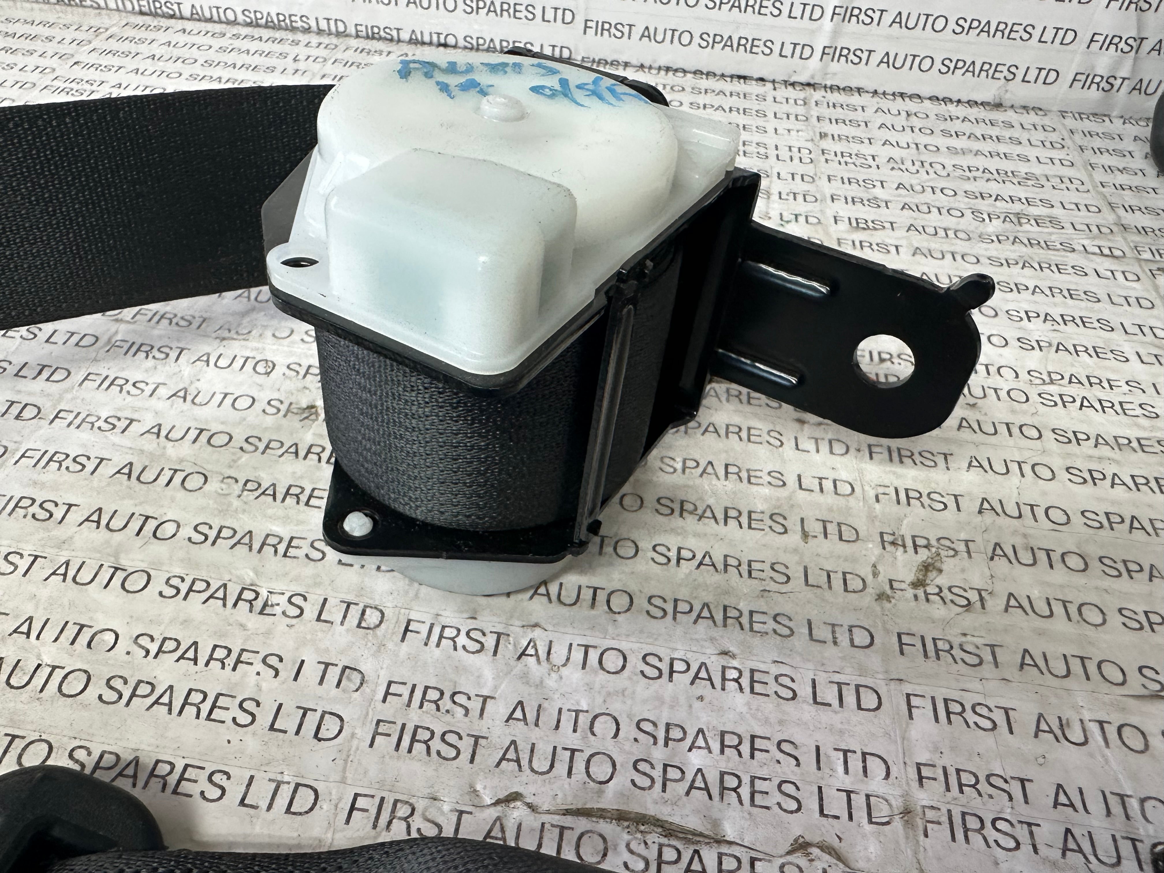 Subaru Legacy & Toyota Yaris Rear Right Side (C7092 G0659)