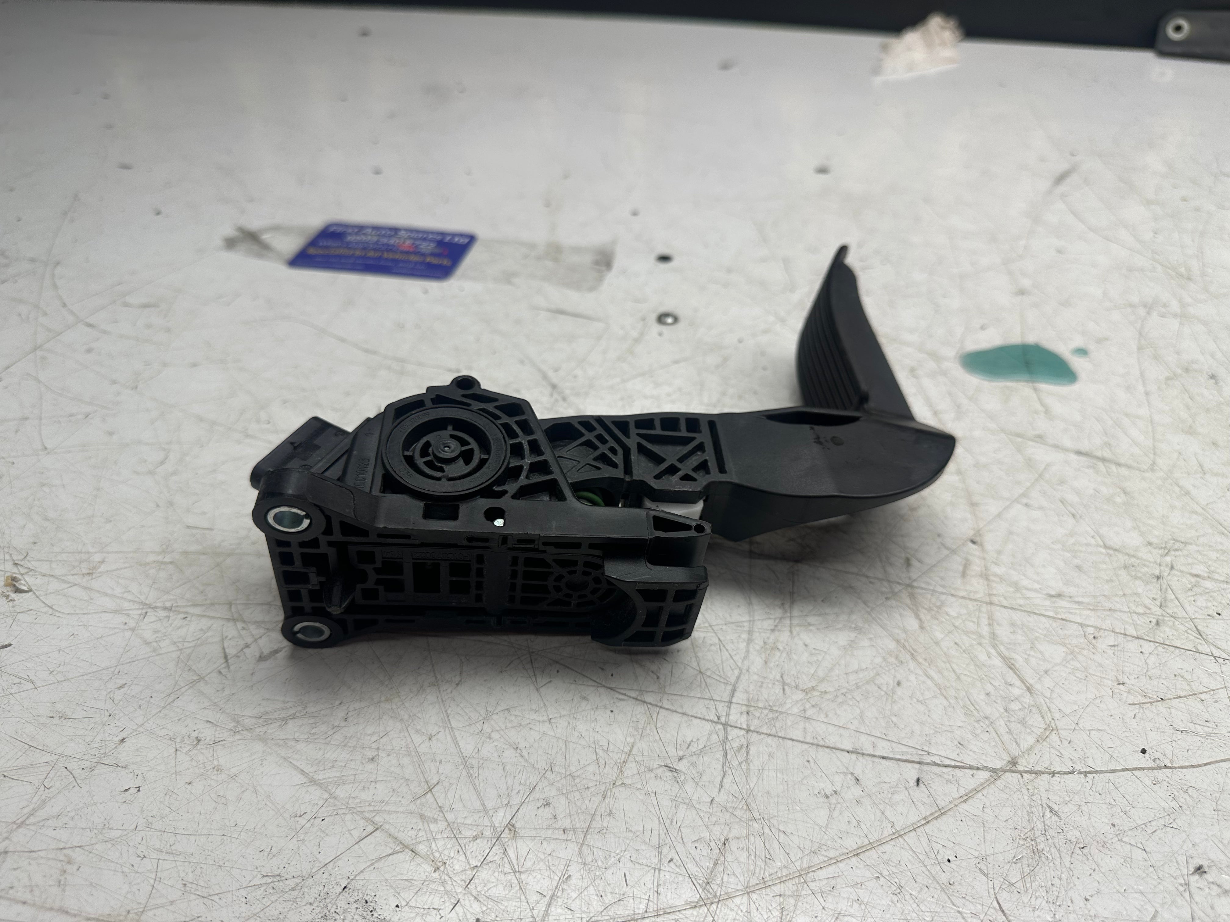 Mercedes-Benz Sprinter Throttle Accelerator Pedal (A9103010200)