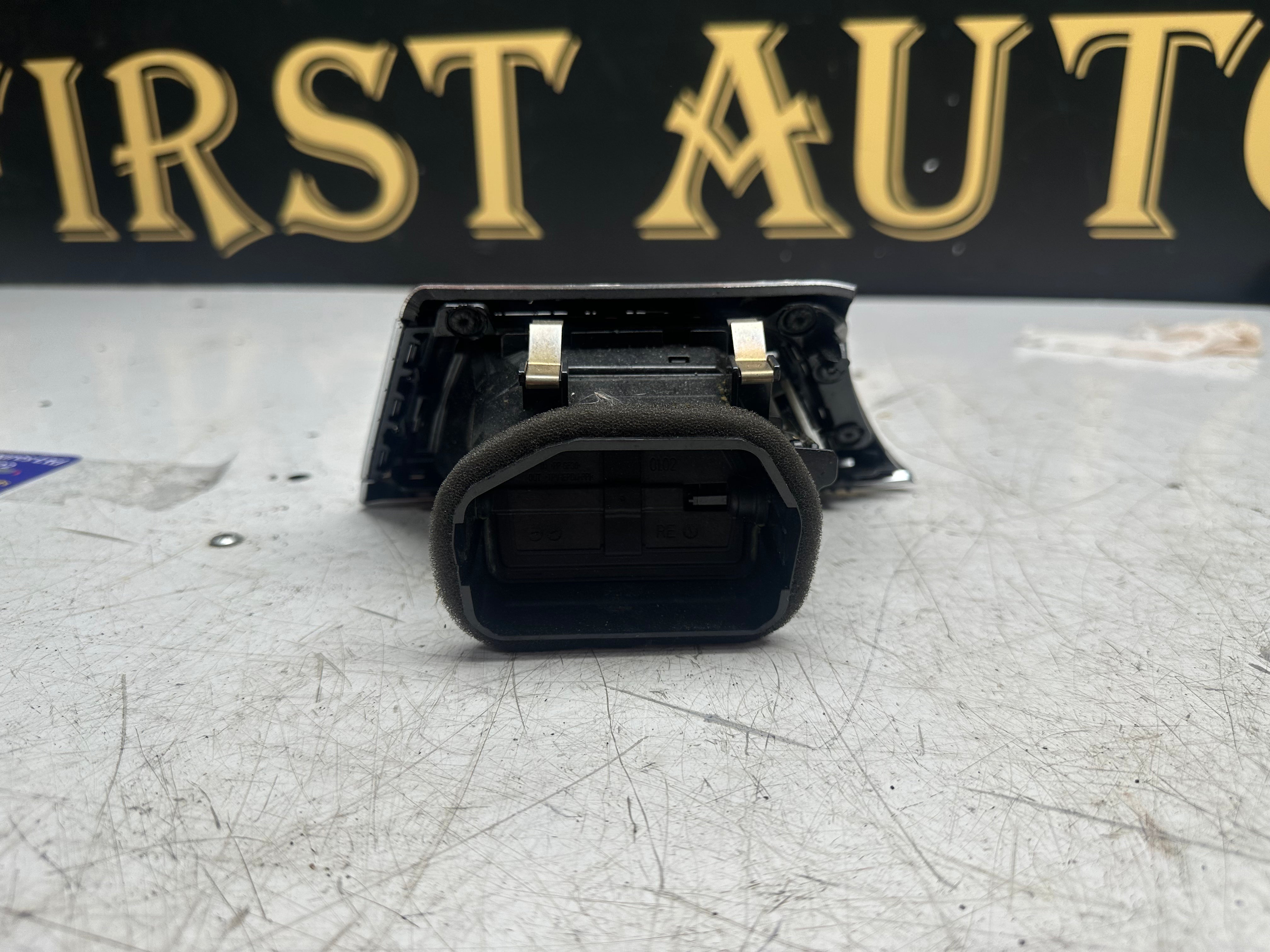BMW 4 Series F32 Air Vent Grille Right Side 2017 (9231995)
