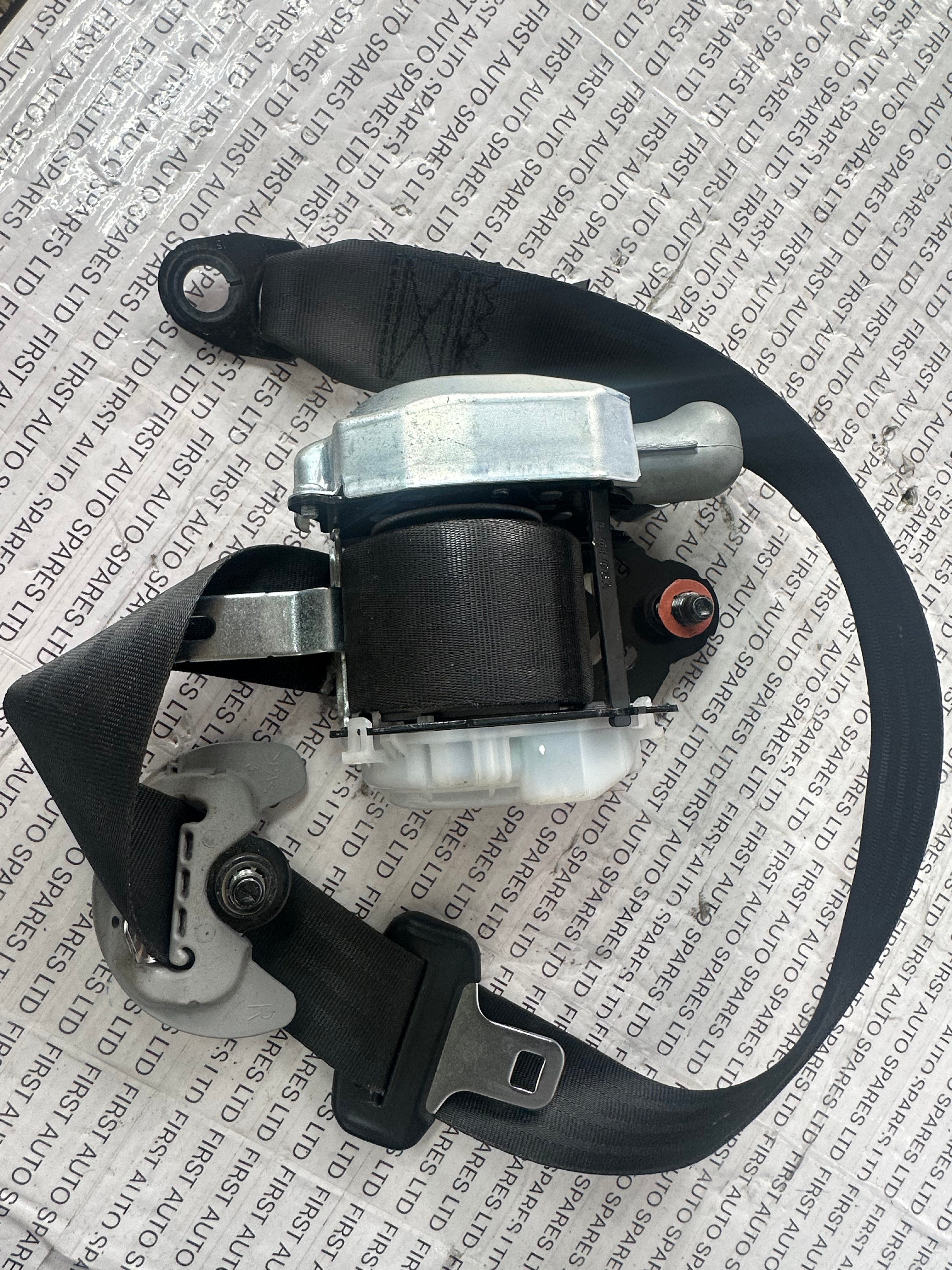 Hyundai i30 Driver's Side Front Seat Belt 88820A6000TX