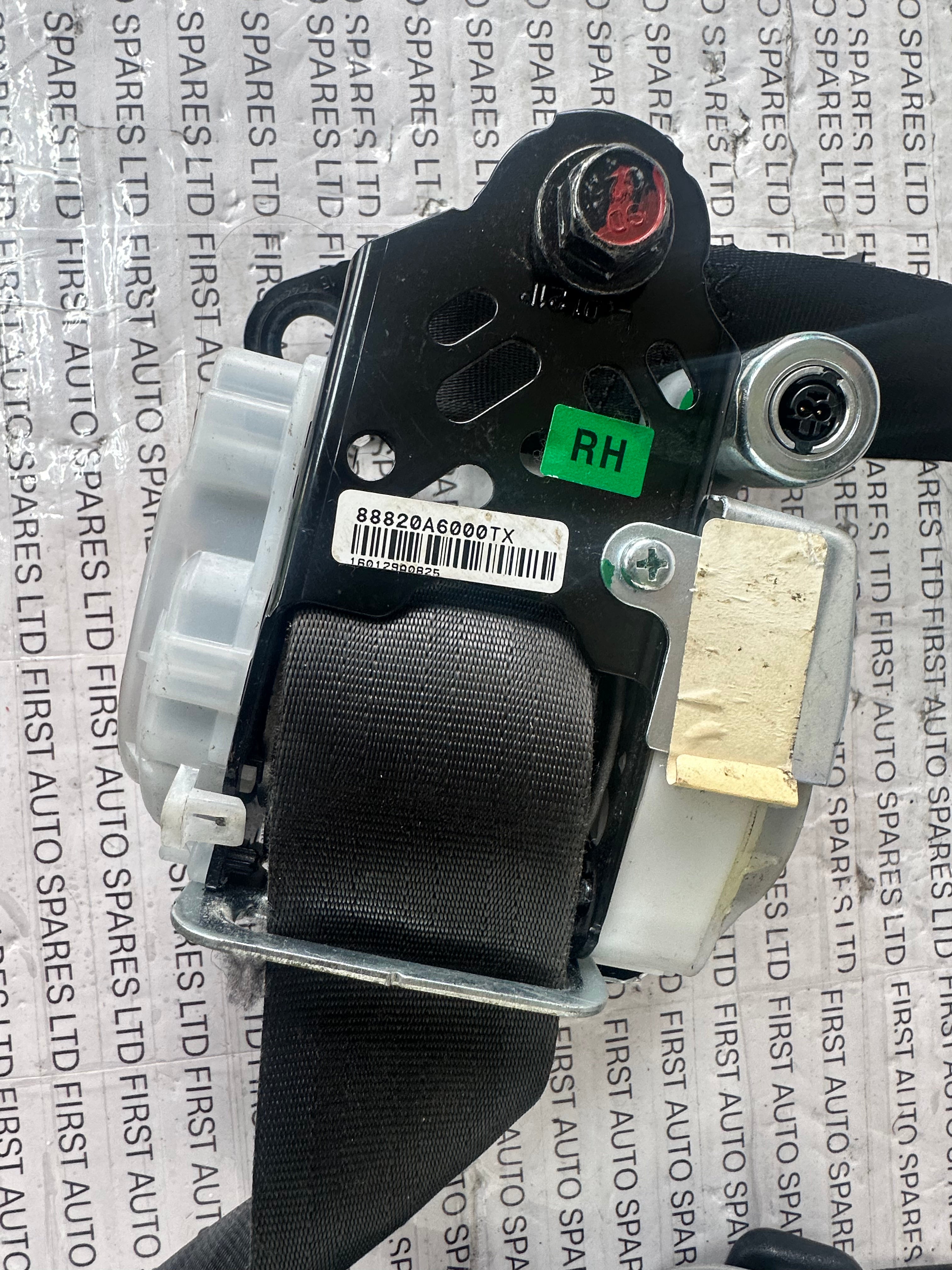 Hyundai i30 Driver's Side Front Seat Belt 88820A6000TX