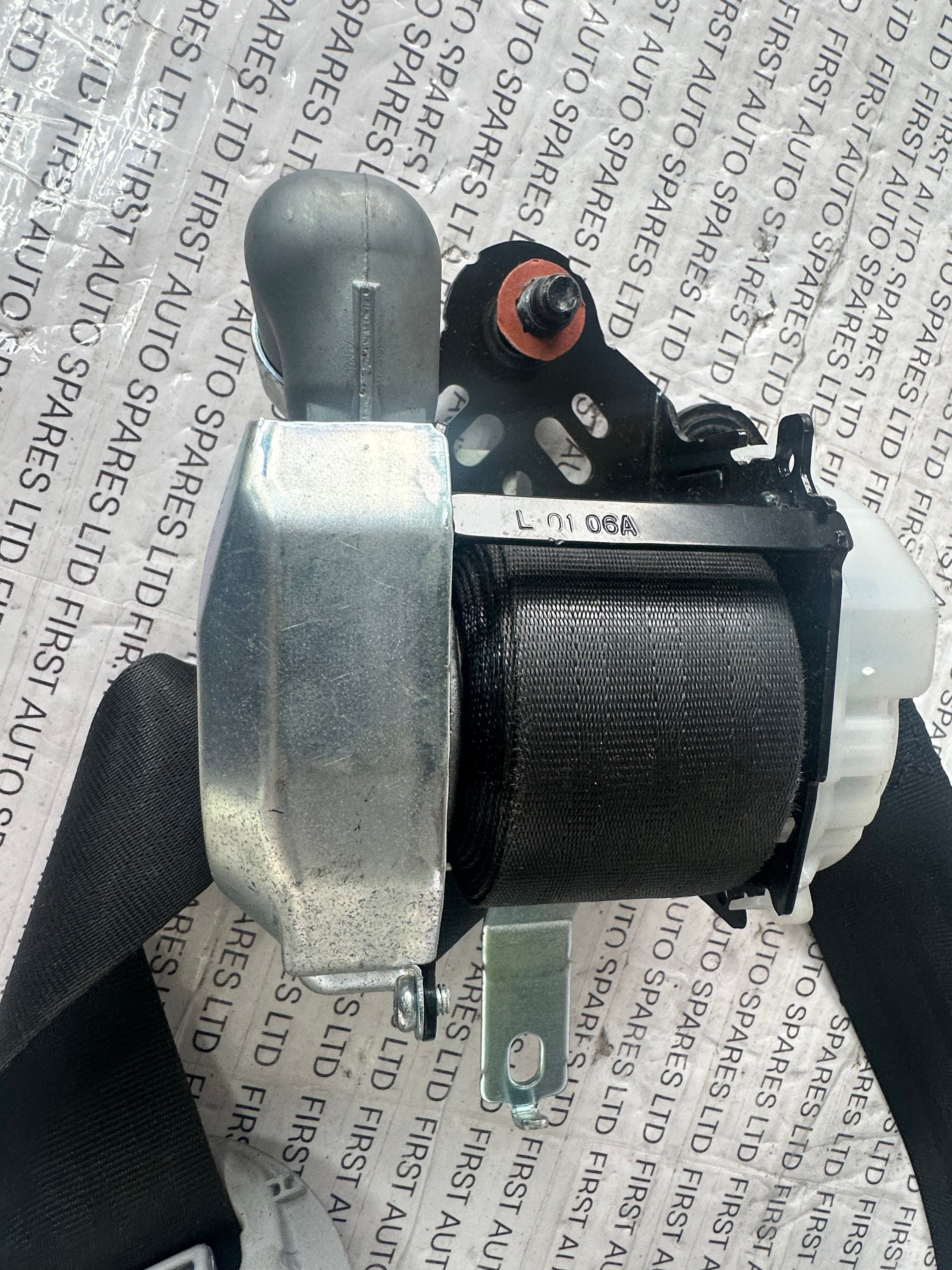 Hyundai i30 Driver's Side Front Seat Belt 88820A6000TX